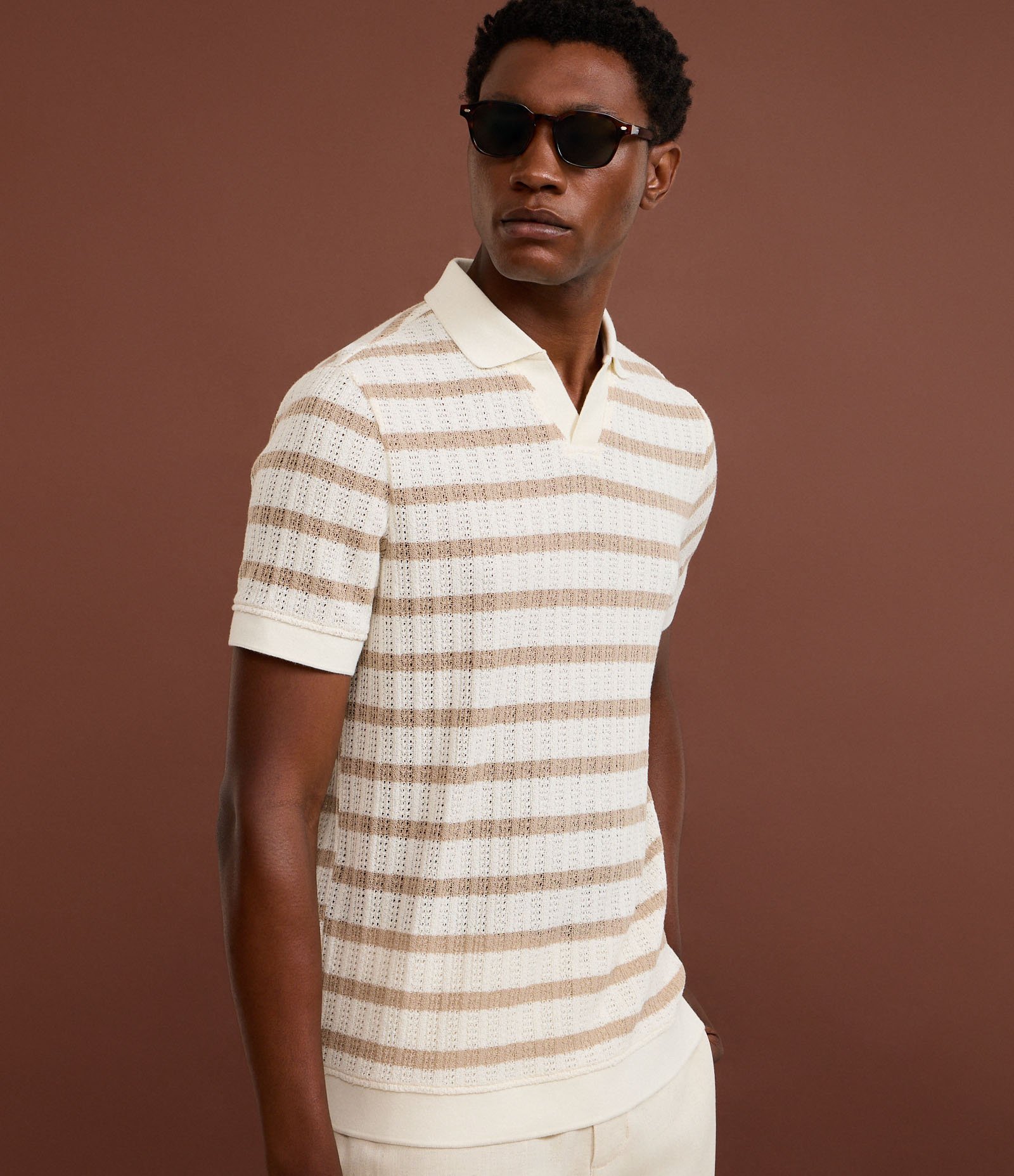 Camiseta Polo Regular em Algodão Listrada com Textura Efeito Crochê Bege 4