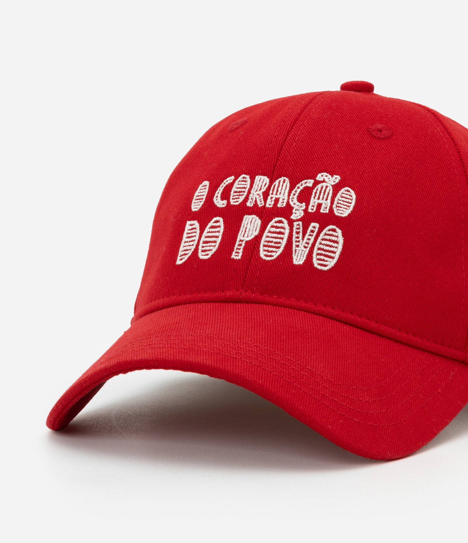Boné em Sarja com Estampa Bordada O Coração do Povo Vermelho 4