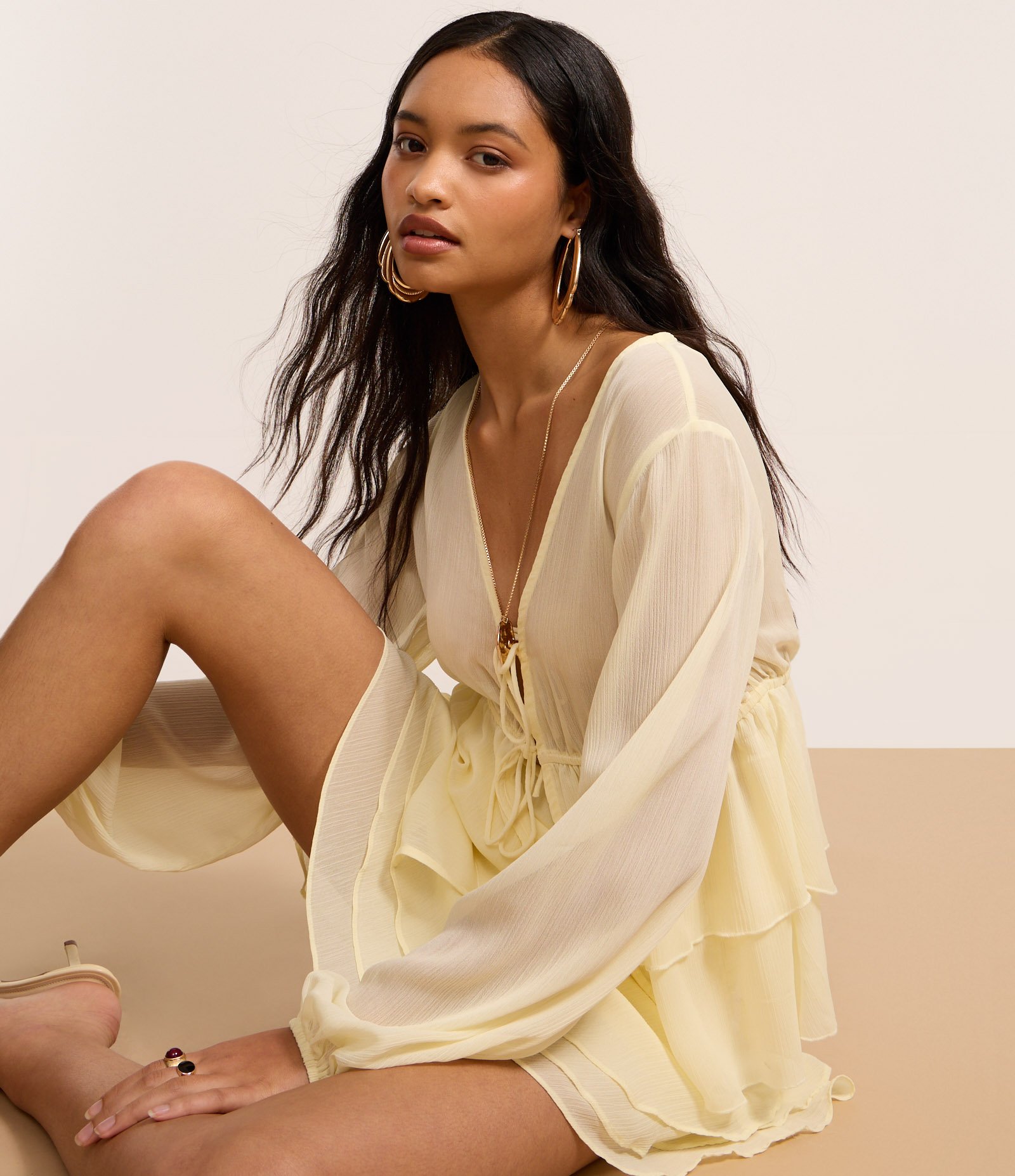 Blusa com Amarração Frontal e Manga Longa Ajustada Amarelo 3