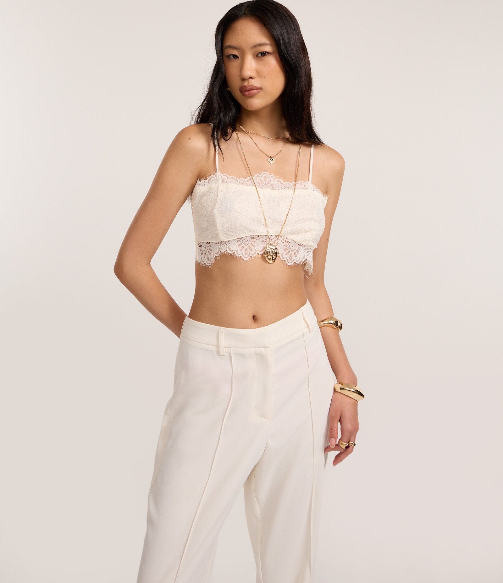 Calça Flare Alfaiatada com Frisos Off White 2