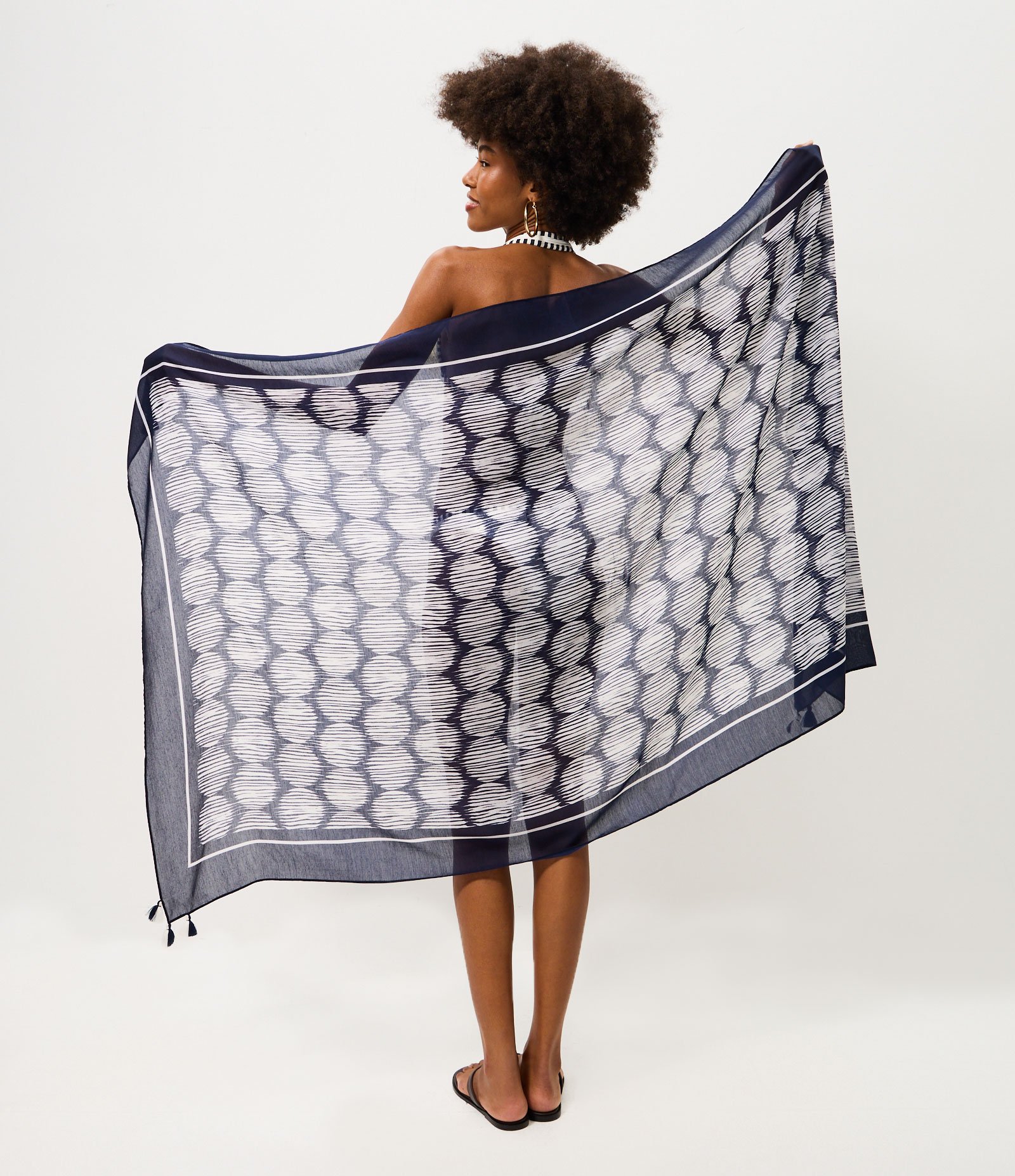 Canga de Praia em Chiffon com Estampa Poá e Tassels Azul 1