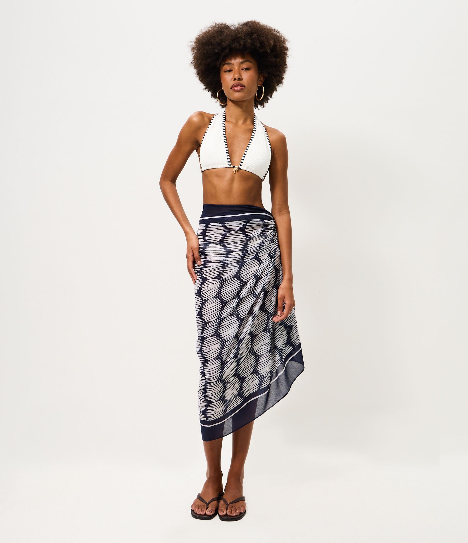 Canga de Praia em Chiffon com Estampa Poá e Tassels Azul 2