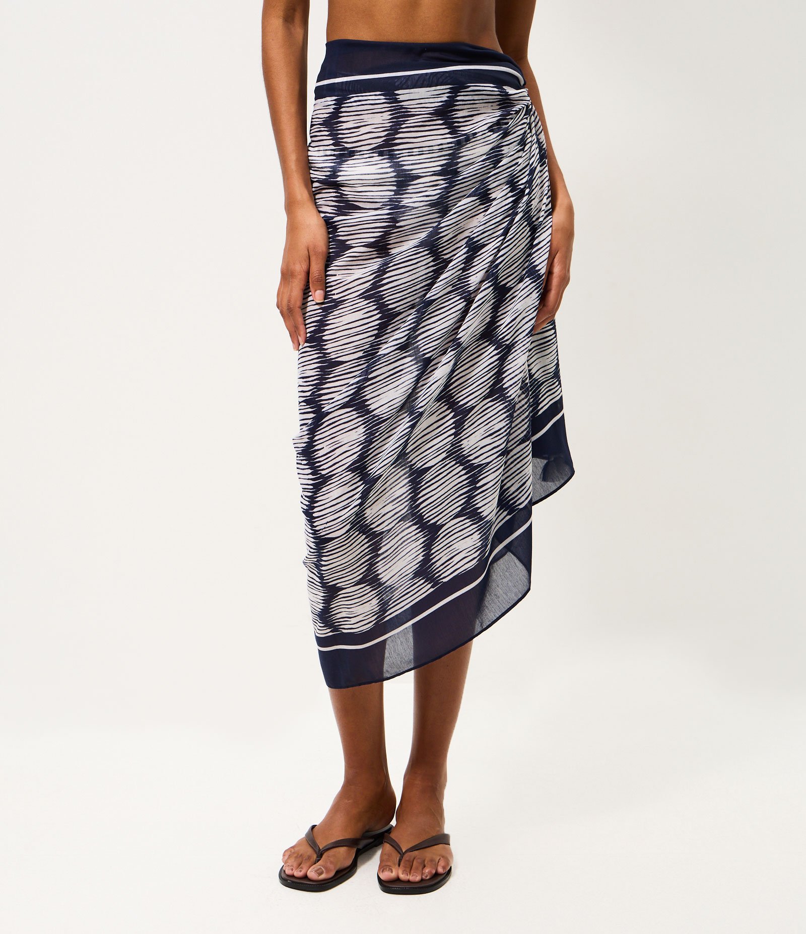 Canga de Praia em Chiffon com Estampa Poá e Tassels Azul 3