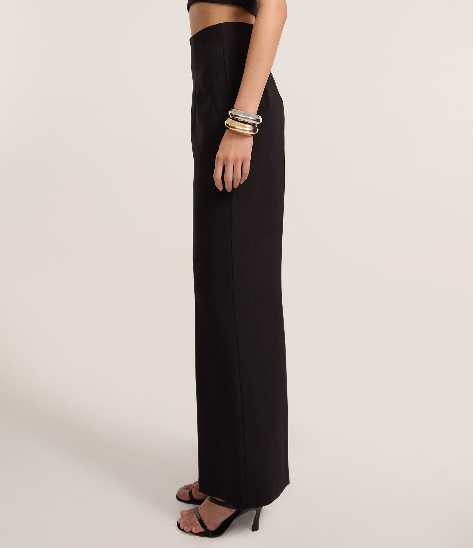 Calça Pantalona Alfaiatada com Pregas e Frisos Preto 3