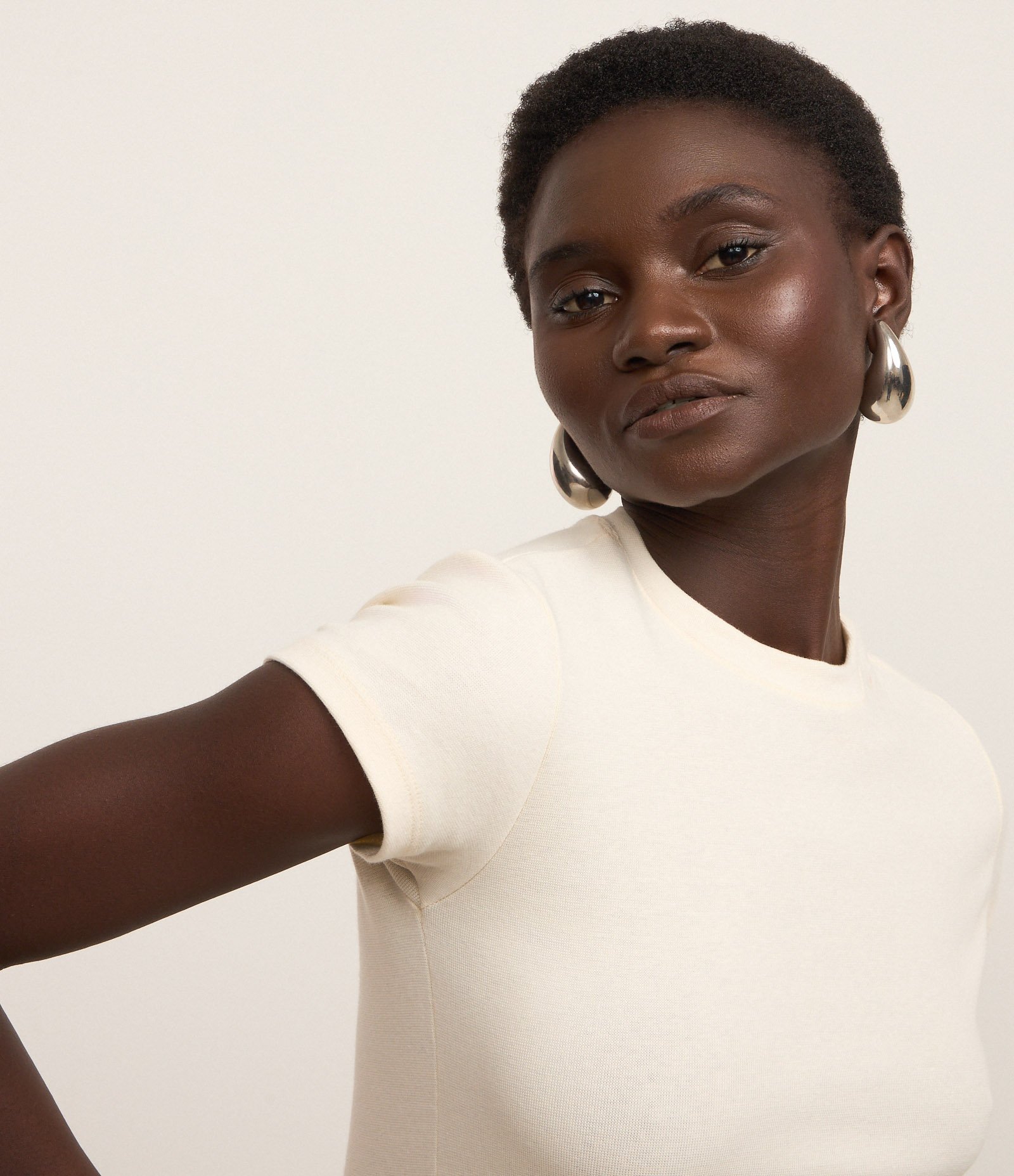 Blusa Básica Justinha e Alongada em Ribana Bege 4