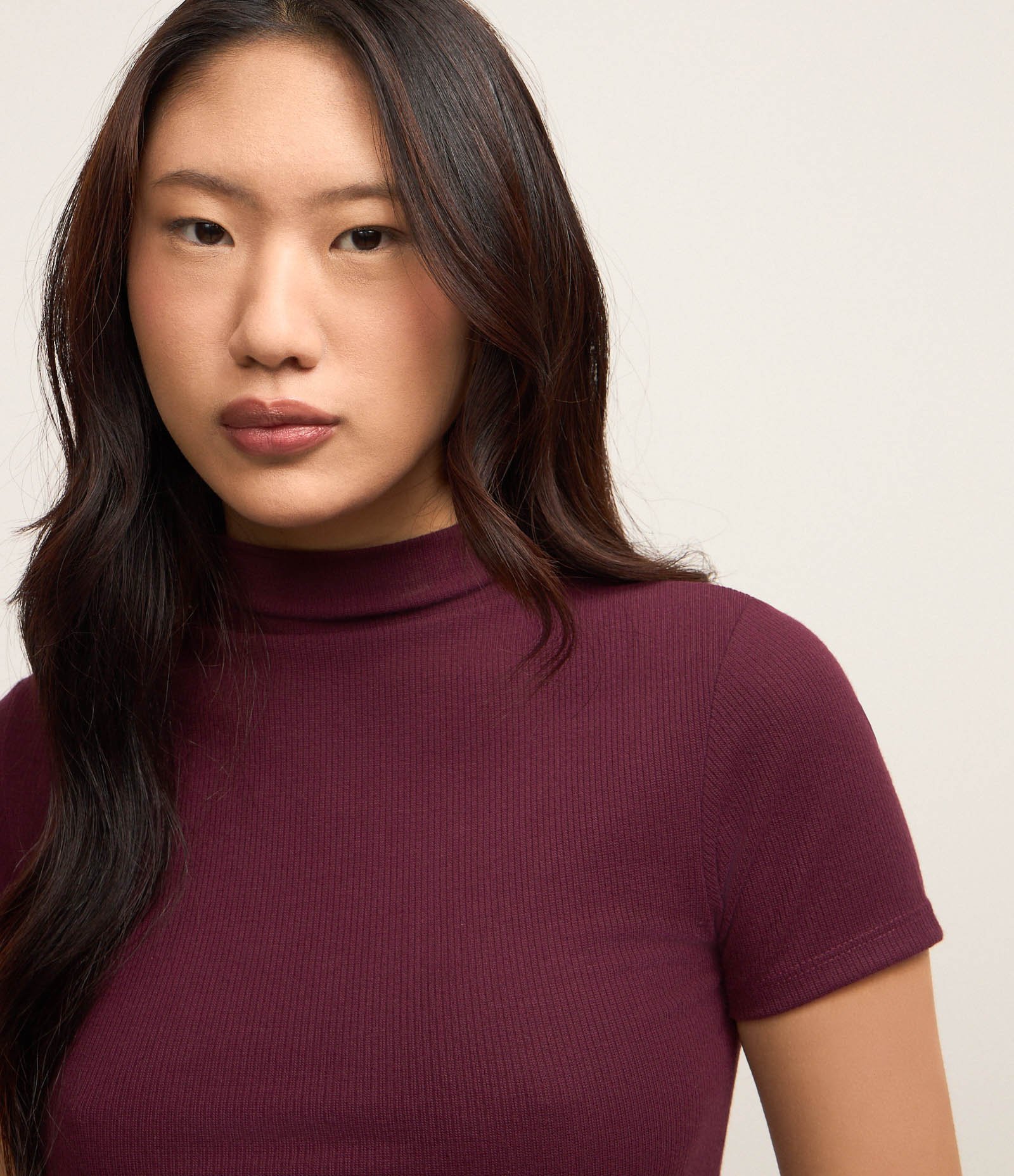 Blusa Básica Texturizada em Viscose com Golinha Alta Bordô 3