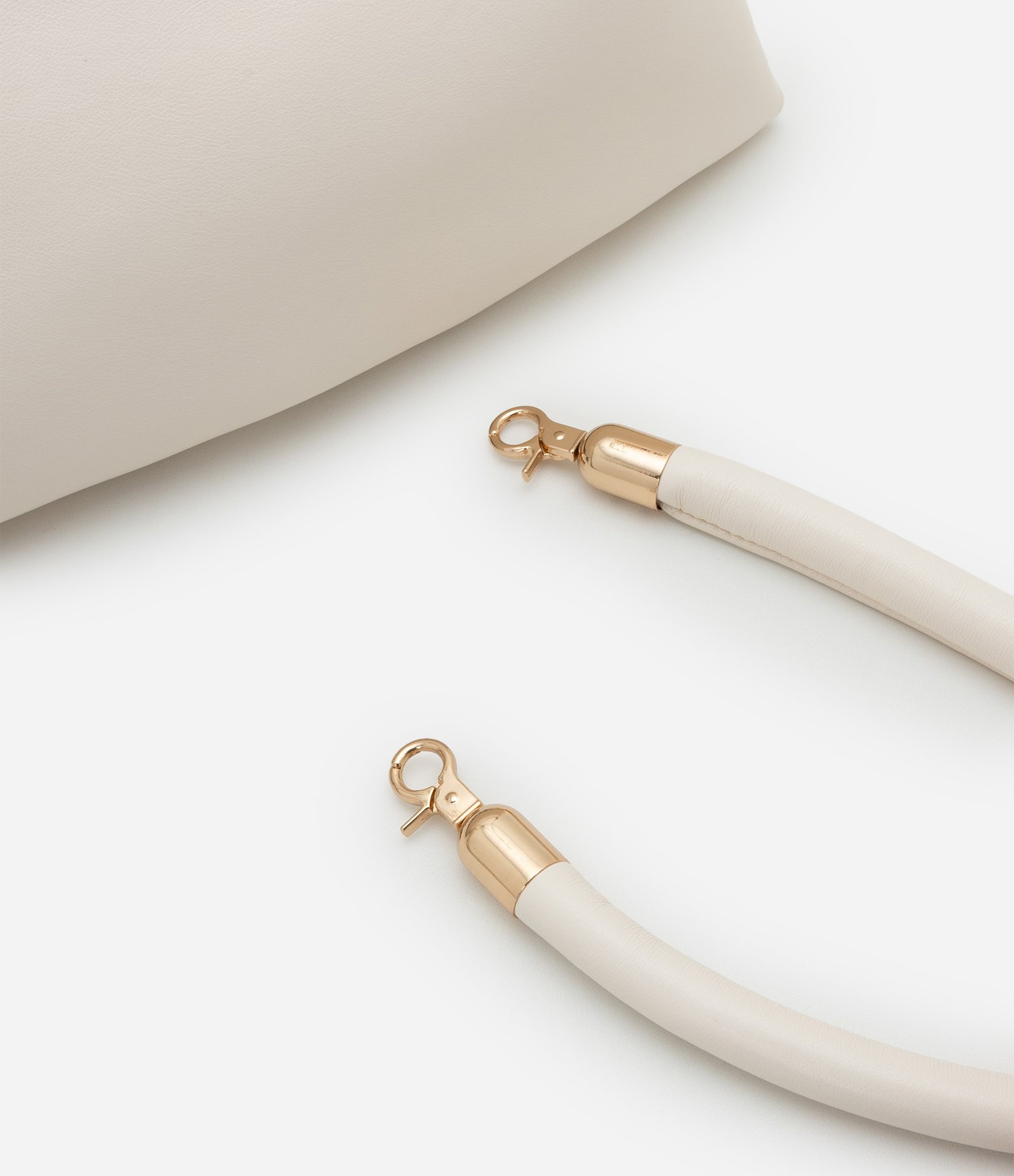 Bolsa em PU com 02 Alças Removíveis e Tassel Off White 6