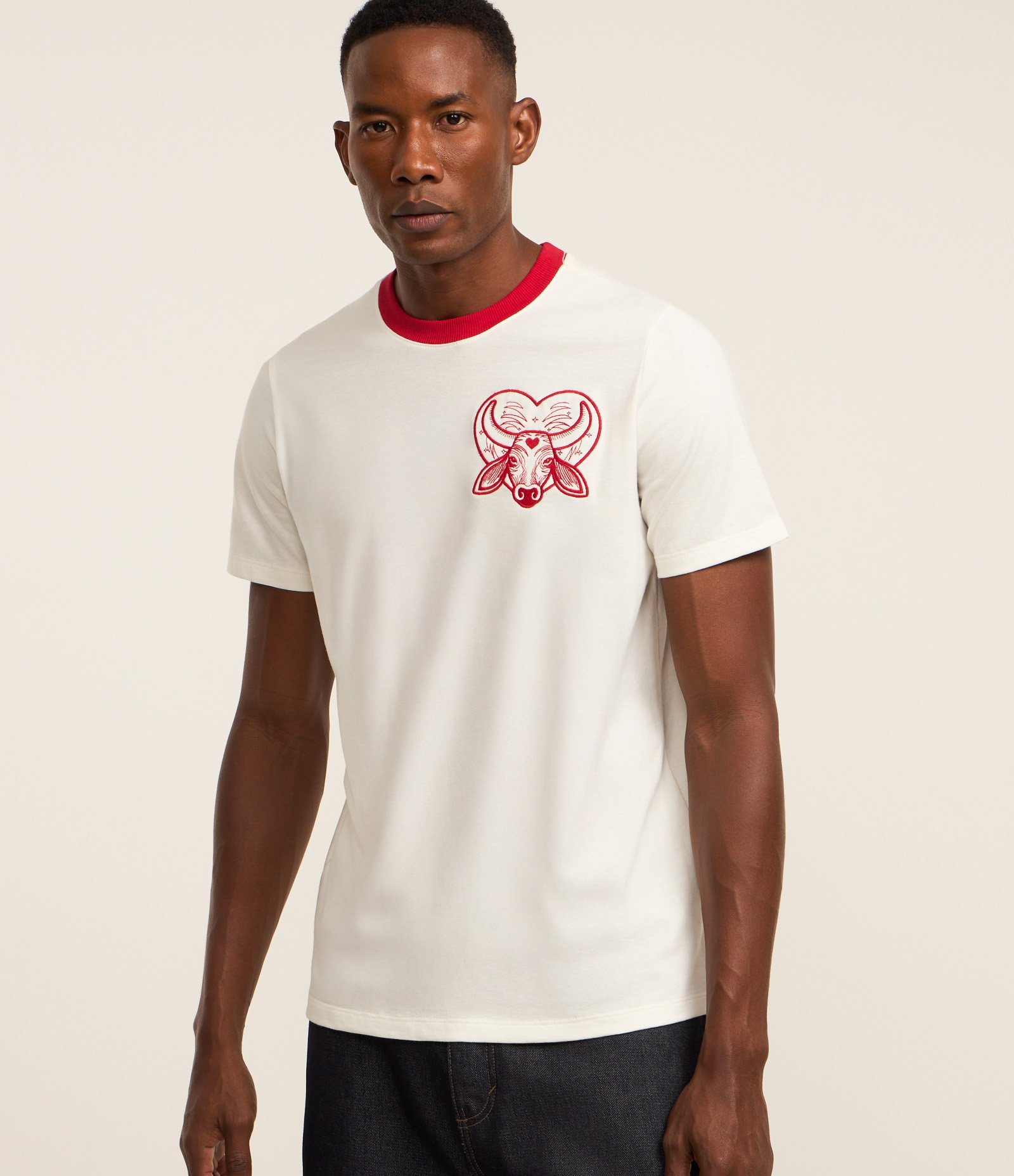 Camiseta em Algodão com Estampa Boi Garantido e Gola Contrastante Vermelho/Branco 1