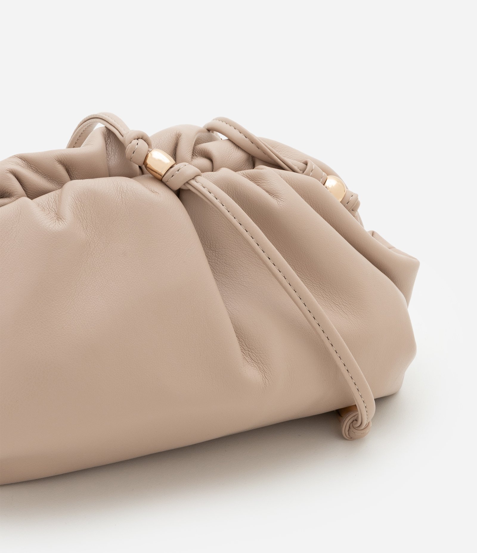 Bolsa Transversal Pequena com Detalhes em Metal e Alça de Cordão Boho Romântico Bege 5