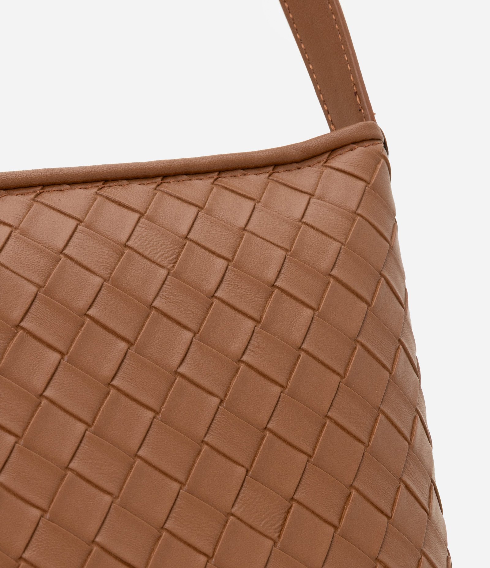 Bolsa Transversal em PU com Textura Tressê Caramelo 4