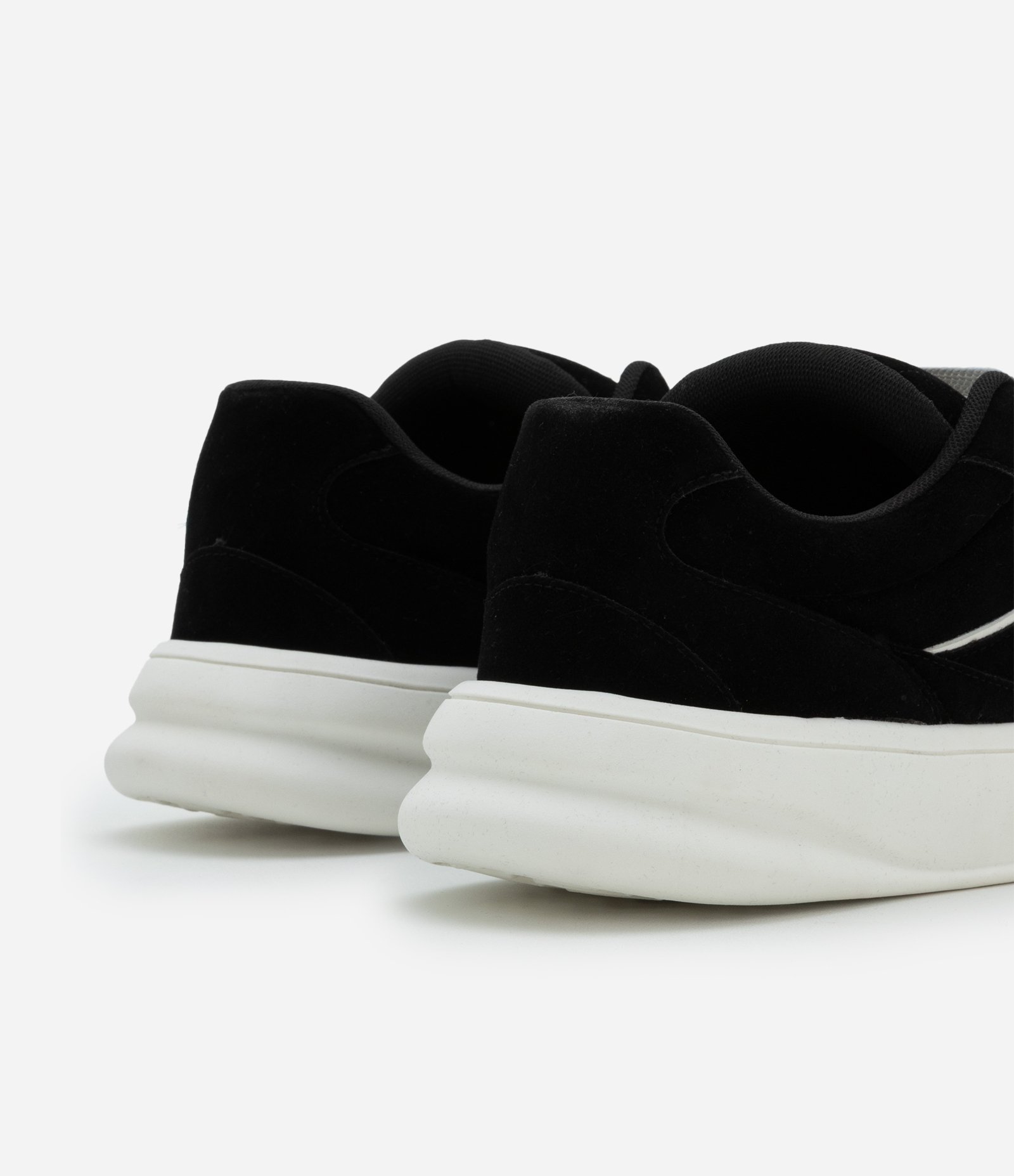 Tênis Skater em Material Sintético com Cadarço Fat Lace Preto 5