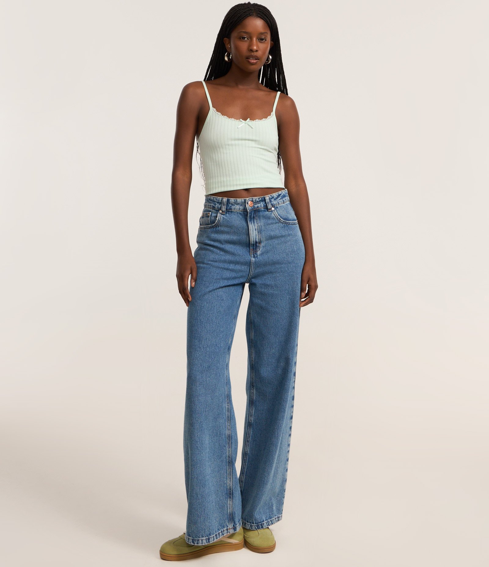 Blusa Texturizada em Seamless de Alcinha com Renda e Lacinho Verde 2