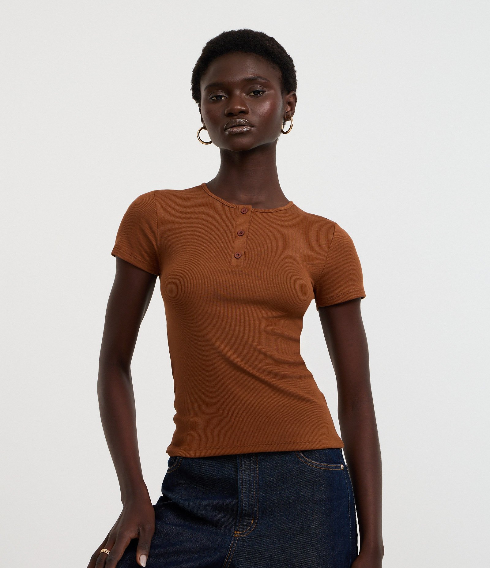 Blusa em Ribana com Botões na Gola Marrom 1