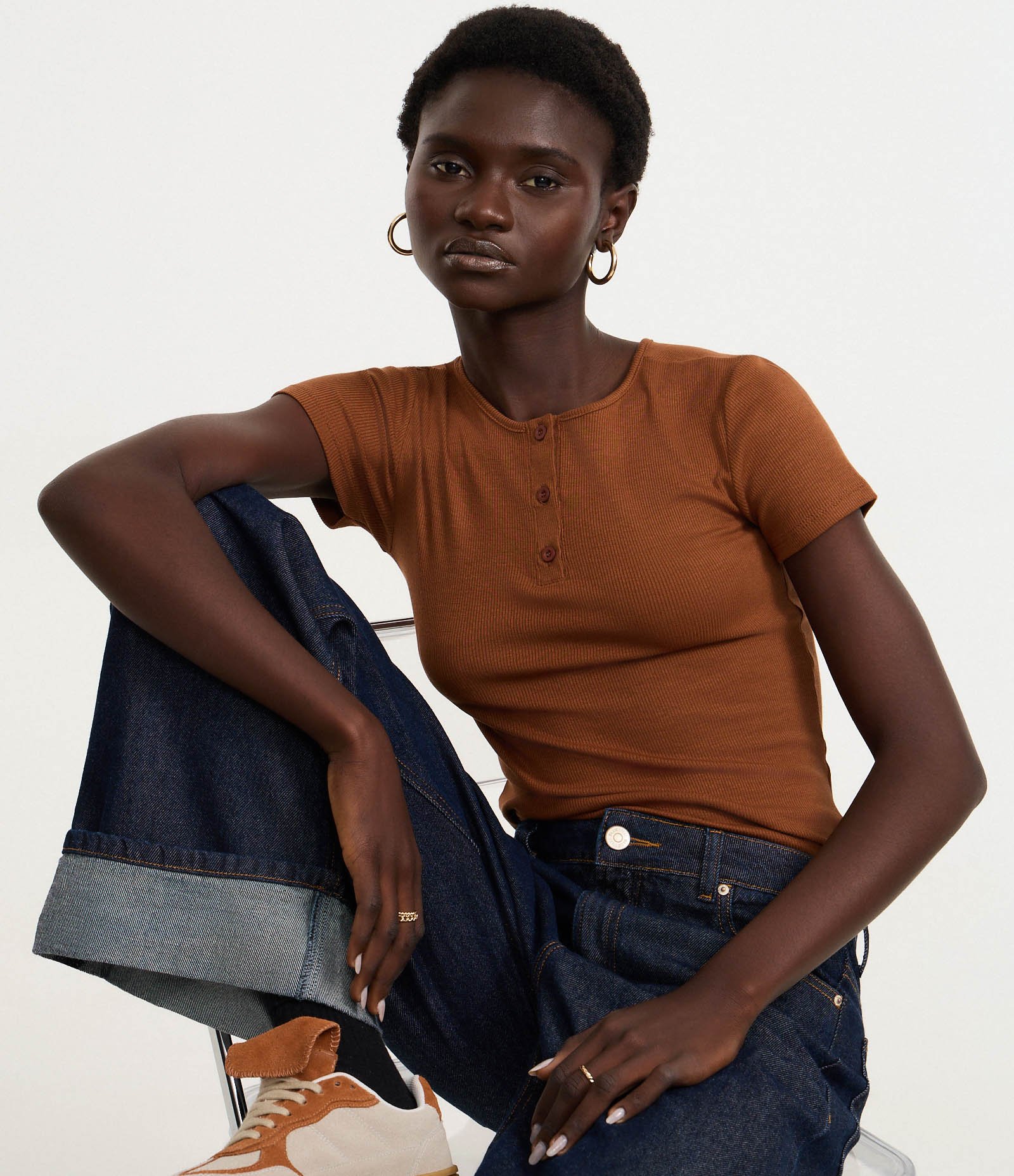 Blusa em Ribana com Botões na Gola Marrom 3