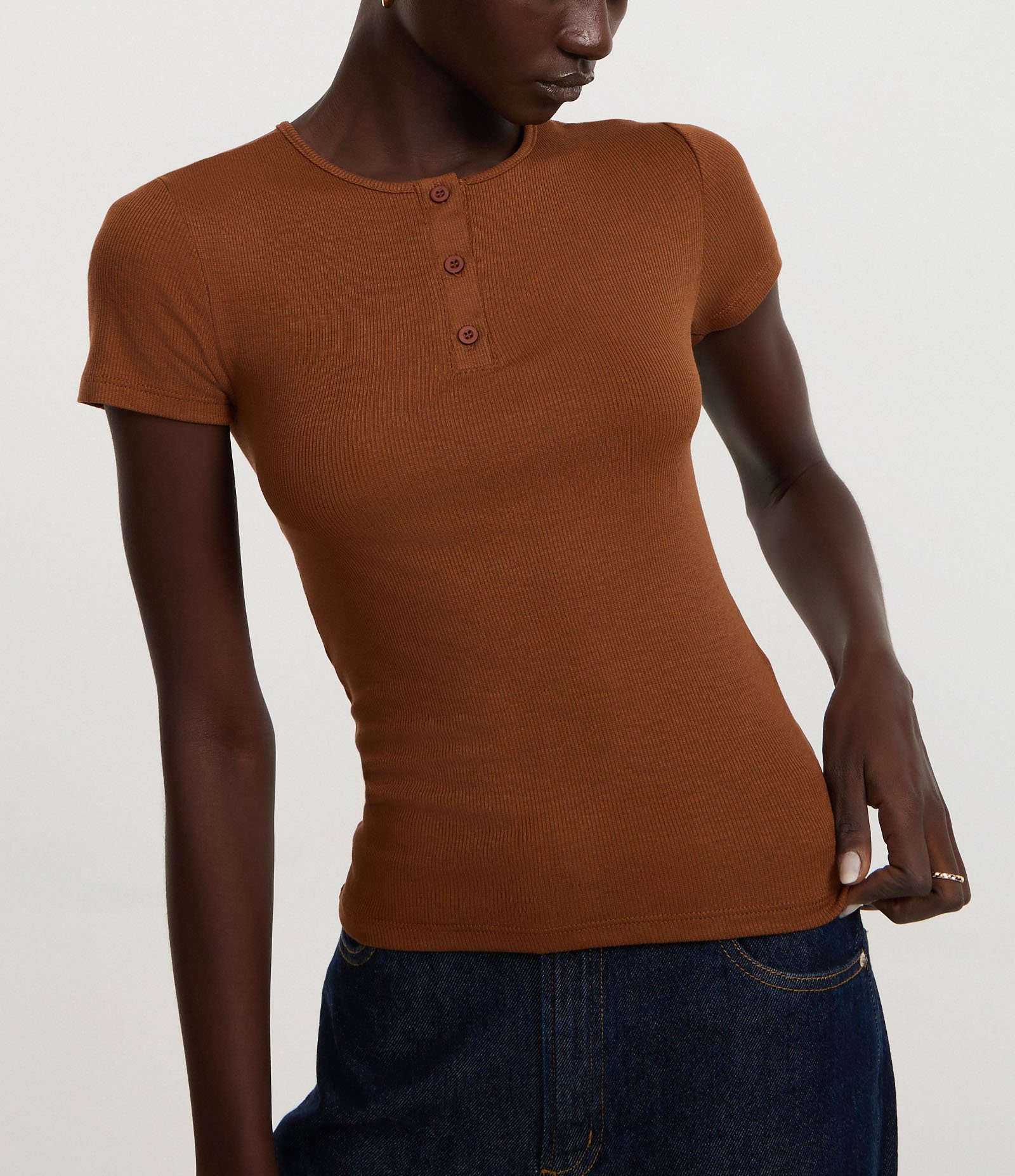 Blusa em Ribana com Botões na Gola Marrom 4