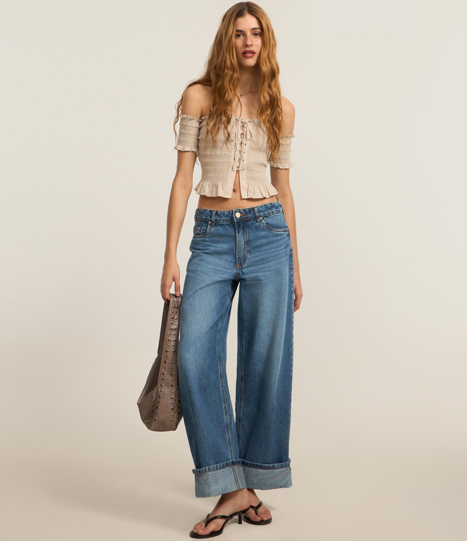 Blusa com Amarração Frontal e Meia Manga Texturizada Bege 2