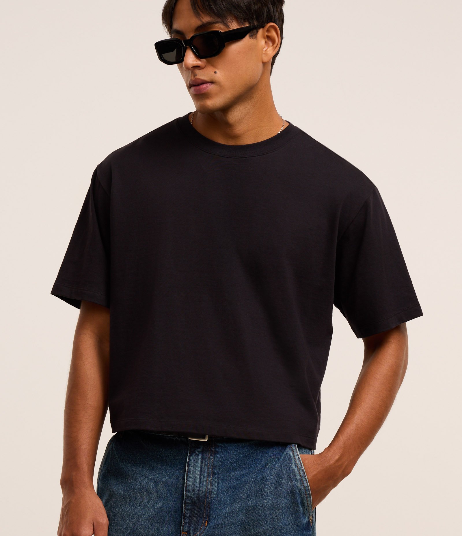Camiseta Cropped em Malhão Preto 1
