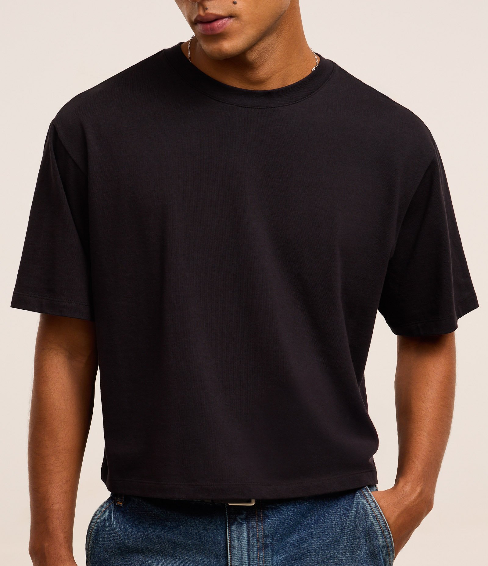 Camiseta Cropped em Malhão Preto 3