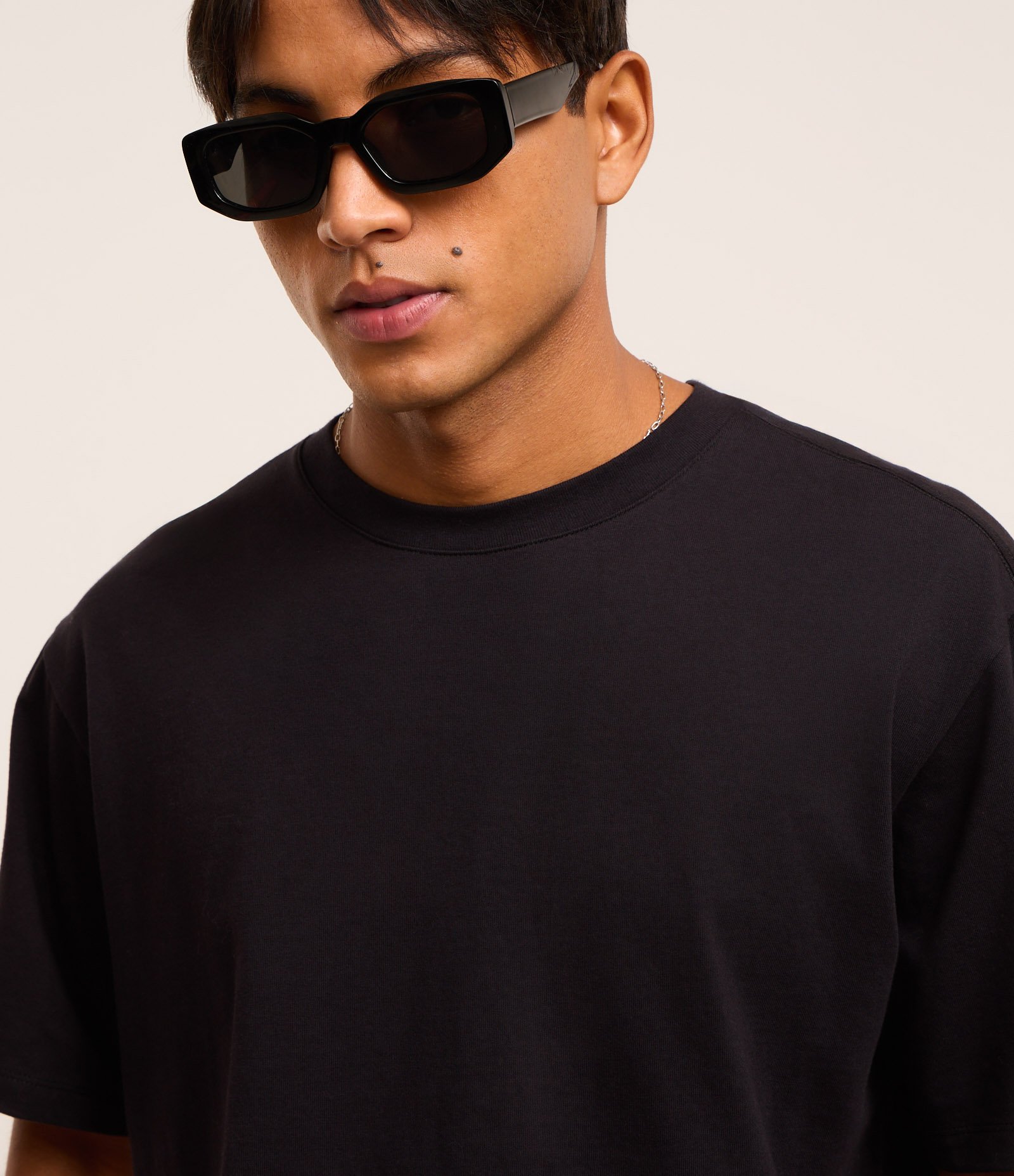 Camiseta Cropped em Malhão Preto 4