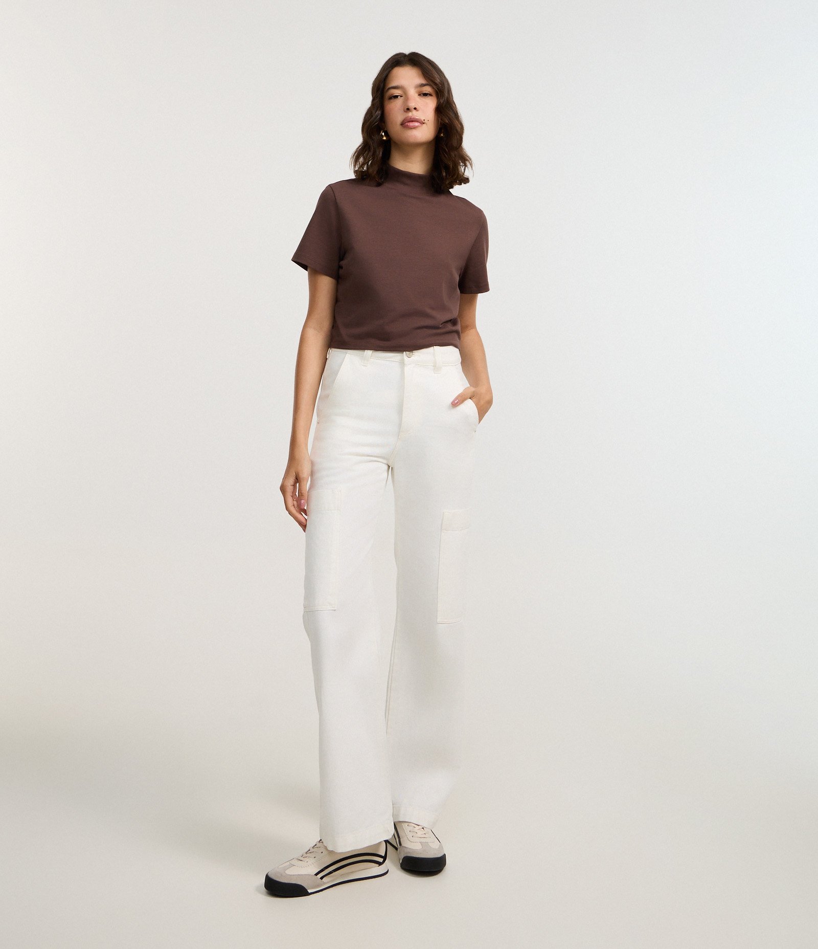 Blusa T-Shirt Cropped em Algodão Peruano com Gola Altinha Marrom 3
