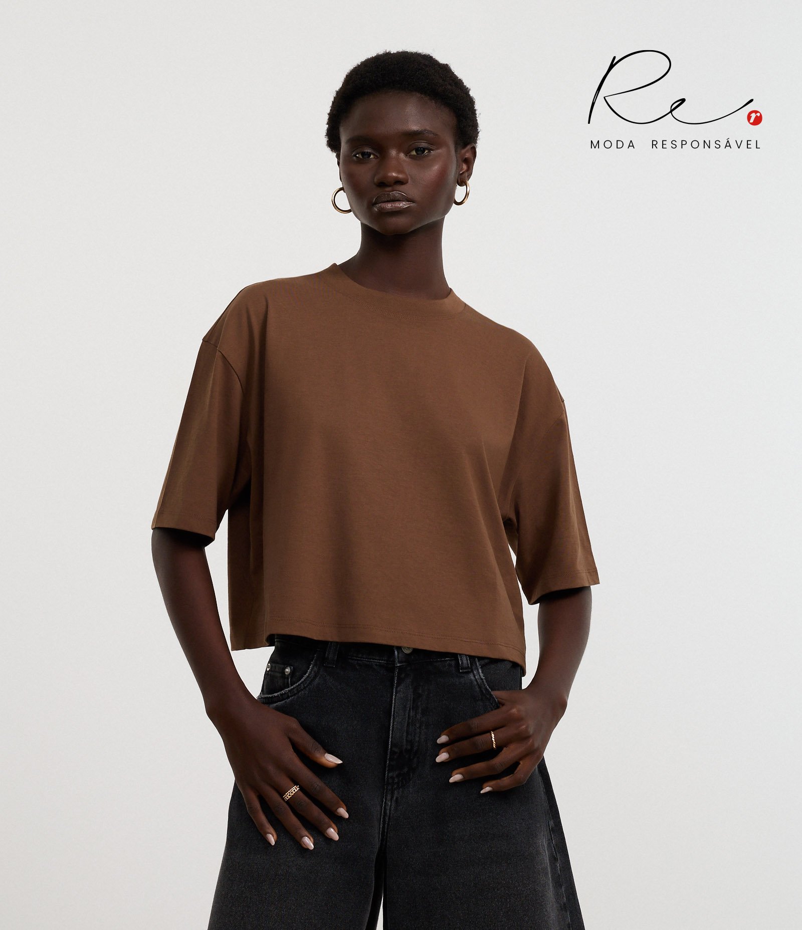 Camiseta Cropped Oversized em Algodão Peruano Marrom Escuro 1