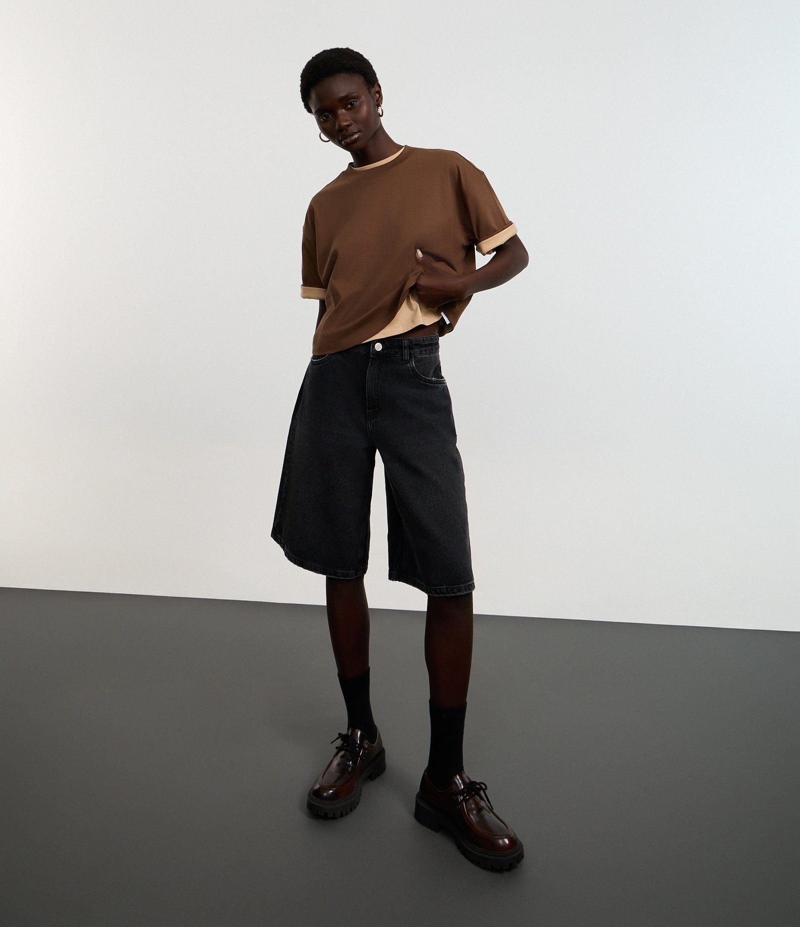 Camiseta Cropped Oversized em Algodão Peruano Marrom Escuro 2