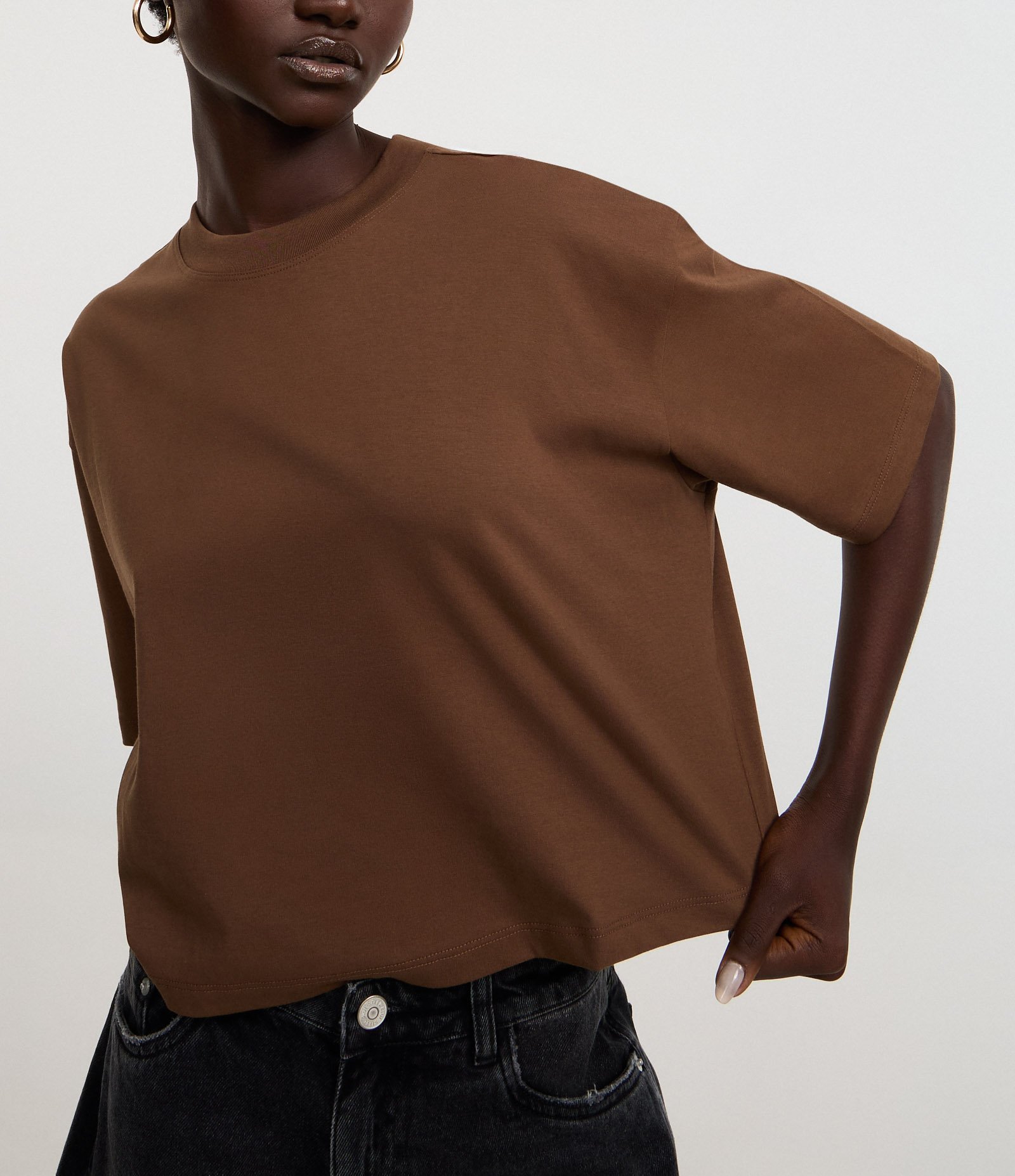 Camiseta Cropped Oversized em Algodão Peruano Marrom Escuro 3
