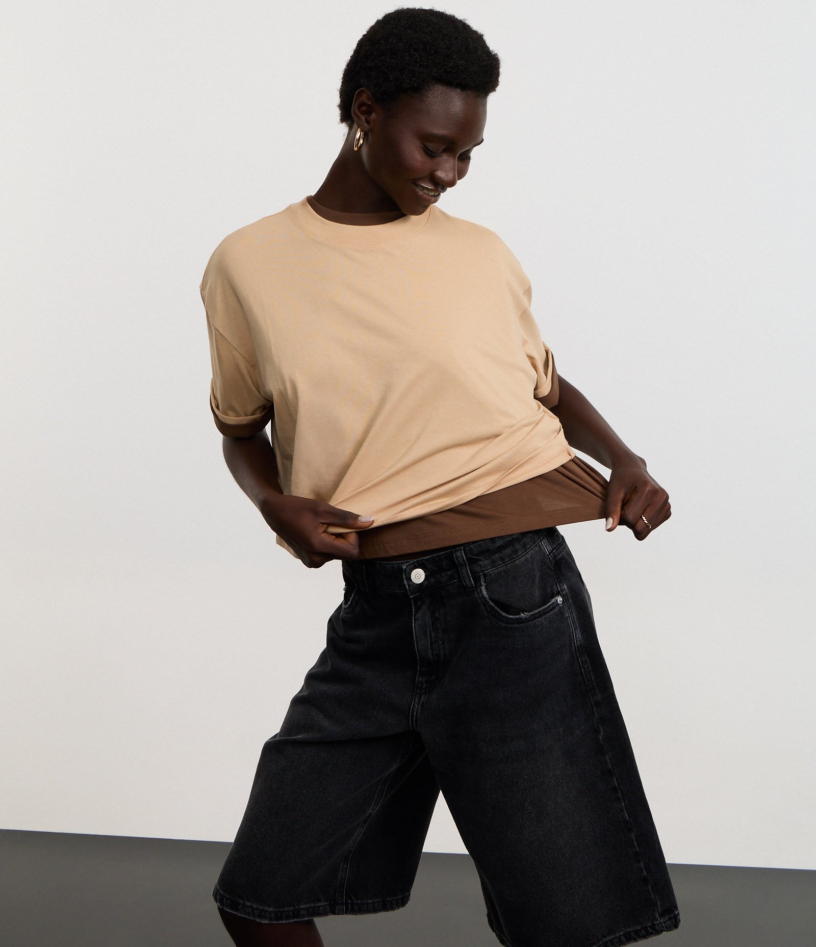 Camiseta Cropped Oversized em Algodão Peruano Marrom 3