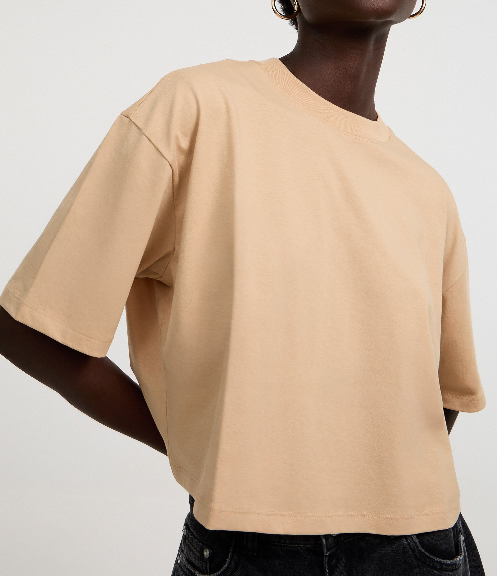 Camiseta Cropped Oversized em Algodão Peruano Marrom 4