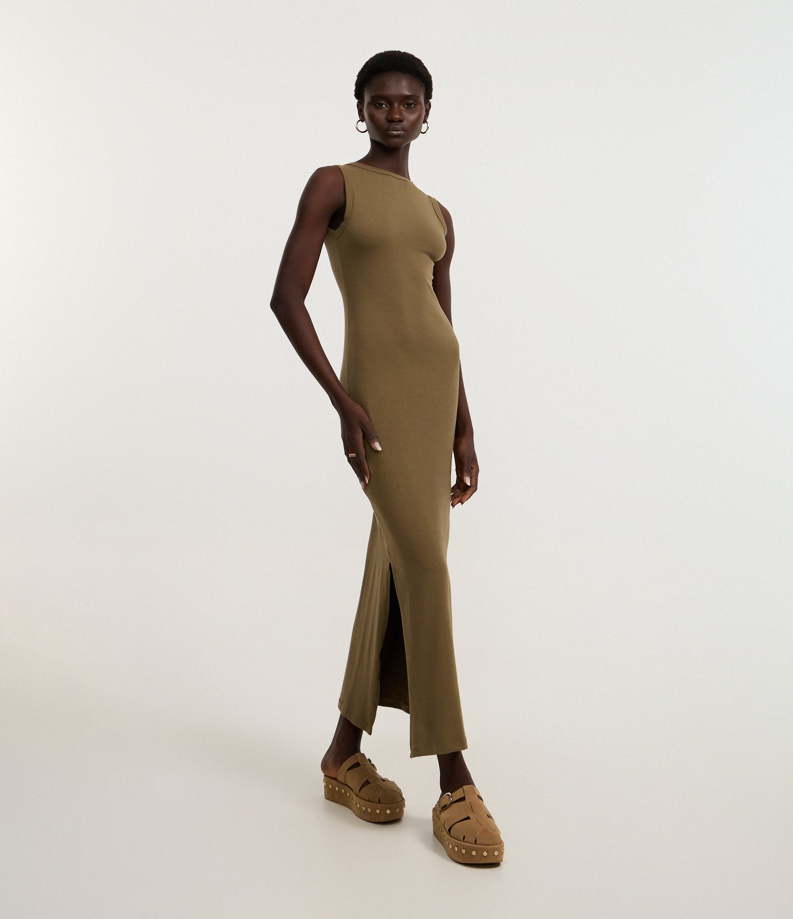 Vestido Longo em Ribana com Decote Halter nas Costas Verde 1