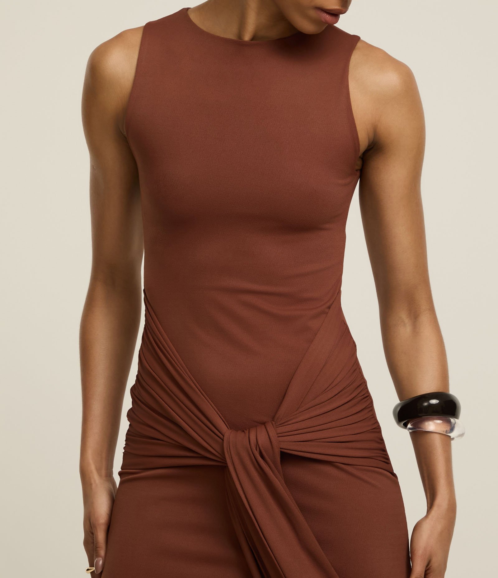 Vestido Midi em Poliamida com Laço Robusto e Franzidos Marrom 3