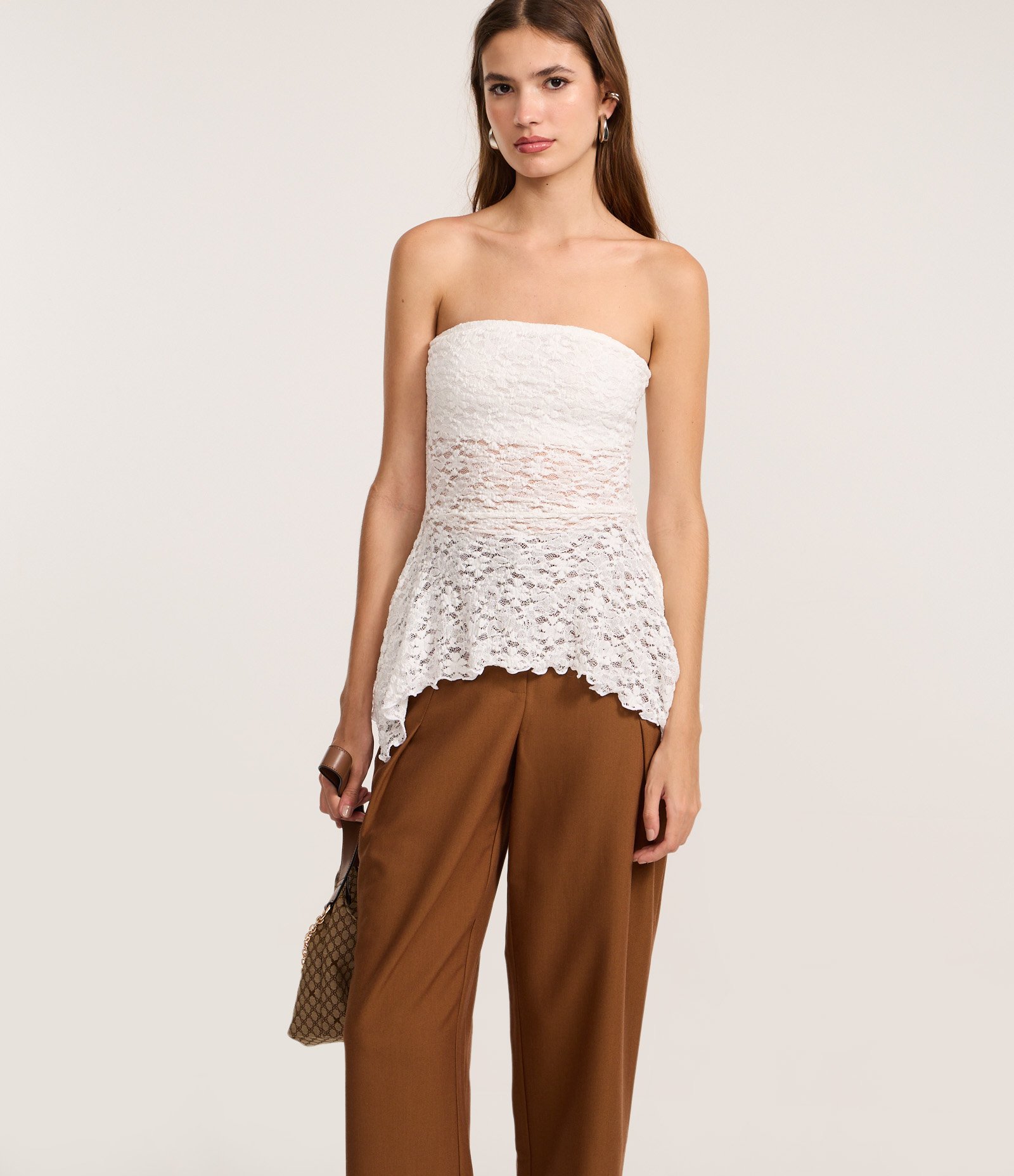 Calça Reta em Cupro com Passantes e Sobreposição Lateral Marrom 2