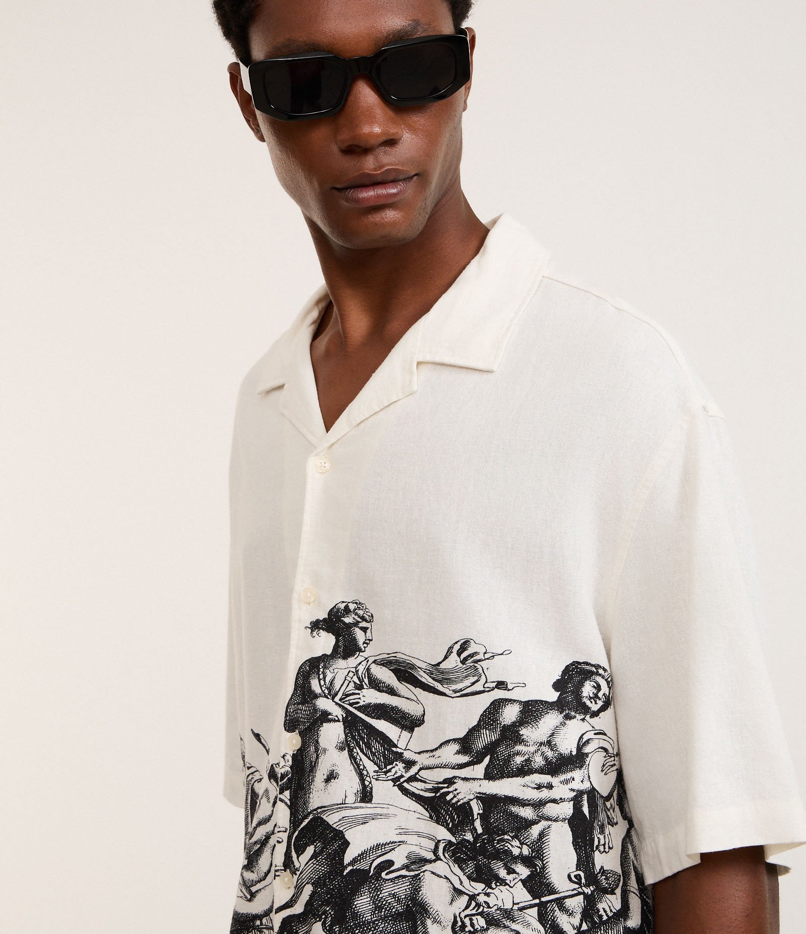 Camisa Boxy em Viscolinho com Estampa Romana Branco 8