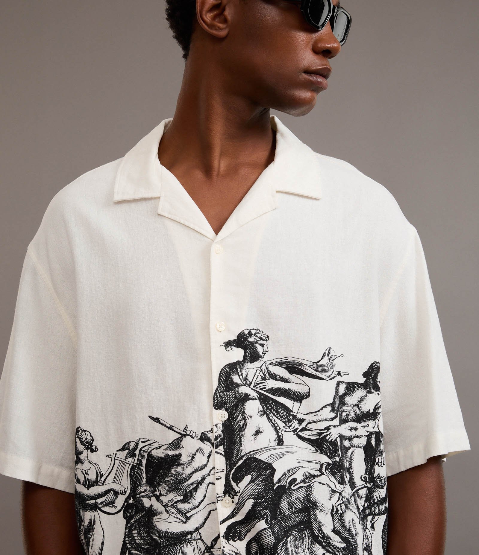 Camisa Boxy em Viscolinho com Estampa Romana Branco 7