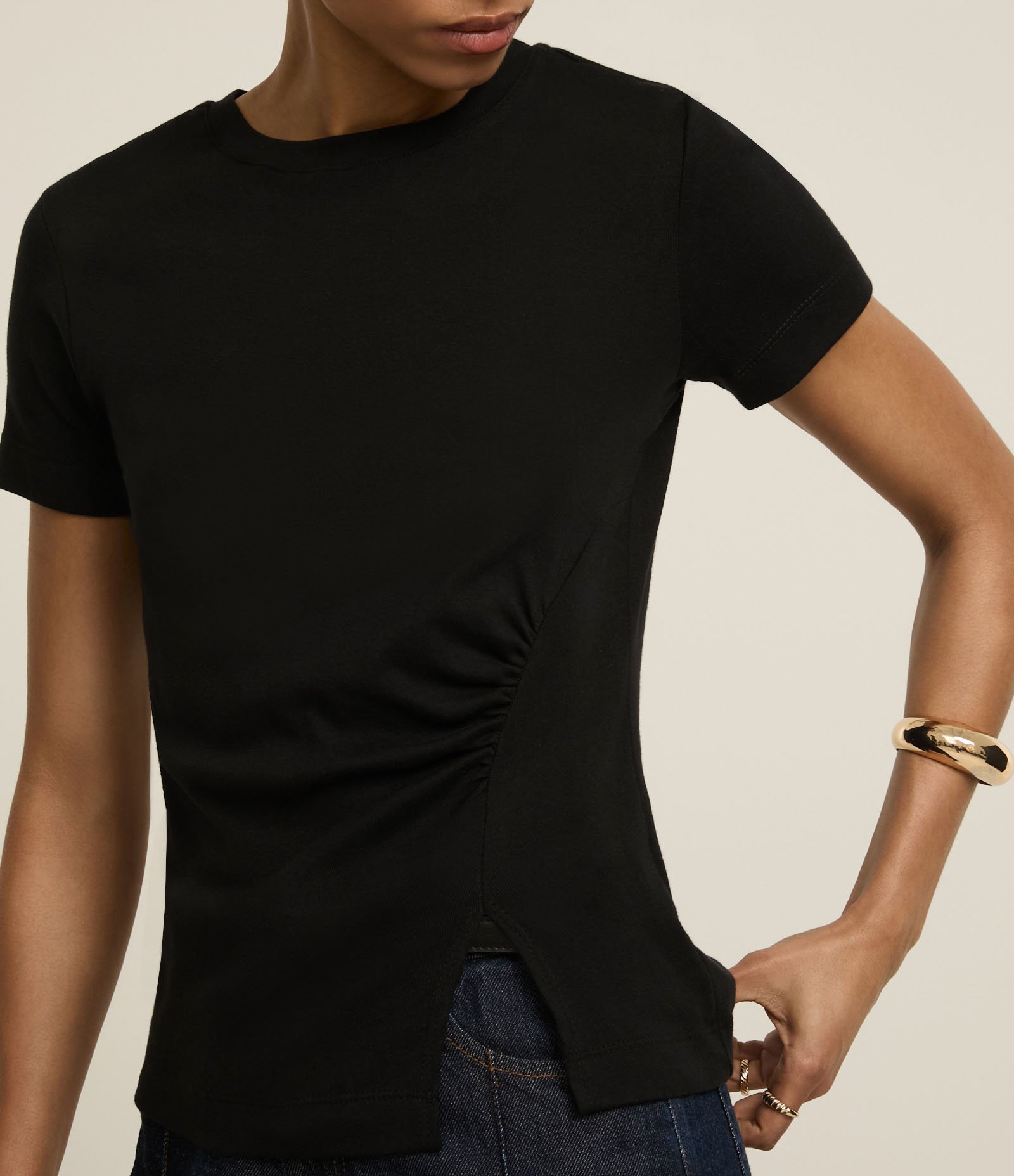 Blusa em Algodão com Fenda e Recorte Franzido na Barra Preto 3