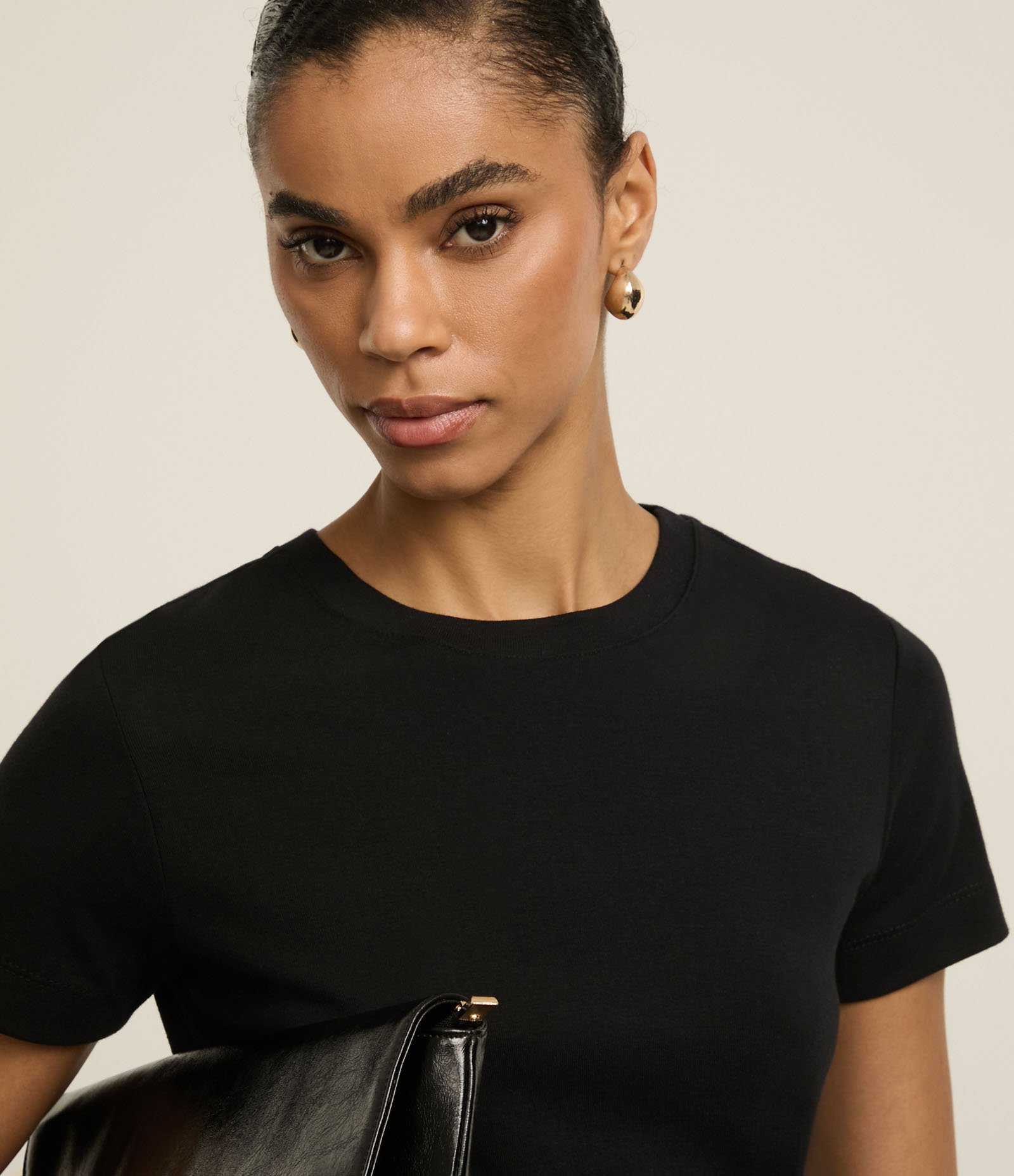 Blusa em Algodão com Fenda e Recorte Franzido na Barra Preto 4