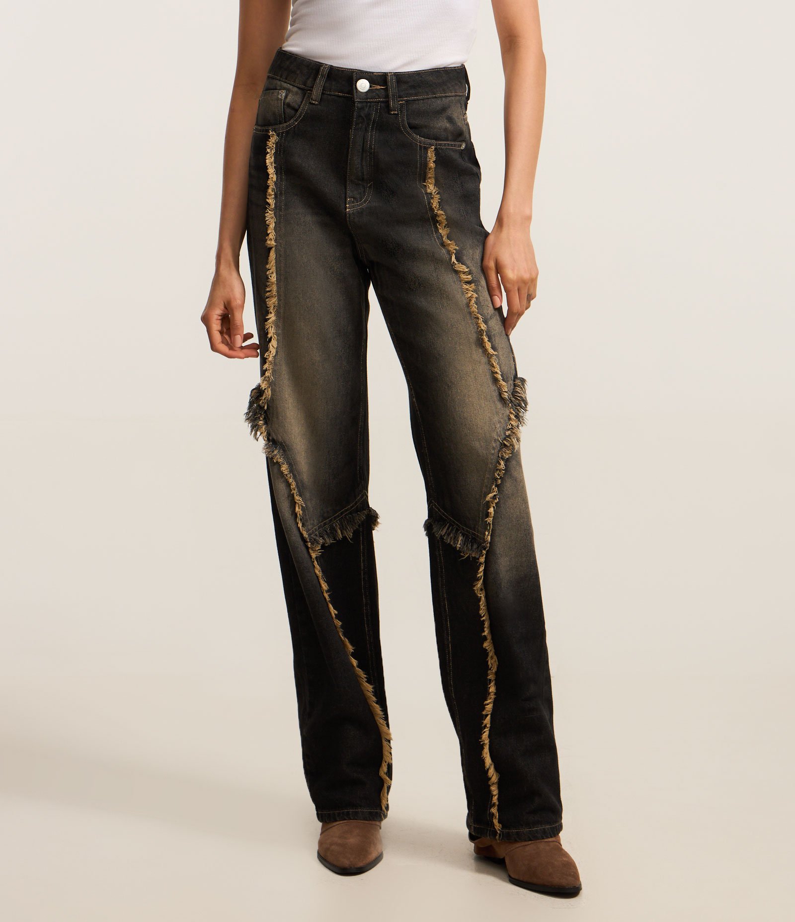 Calça Reta em Jeans Dirty com Recortes Desfiados Preto 2