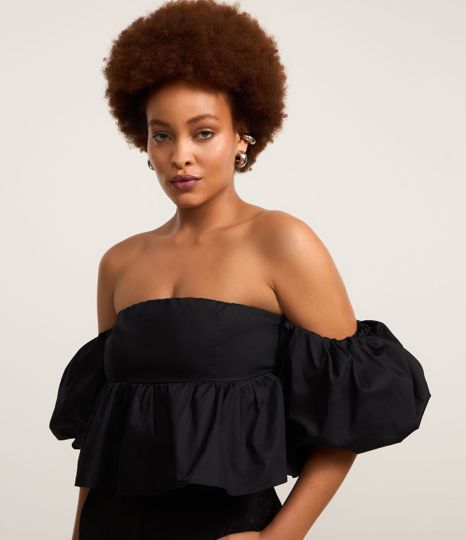 Blusa Cropped em Tricoline com Manga Bufante Preto 1