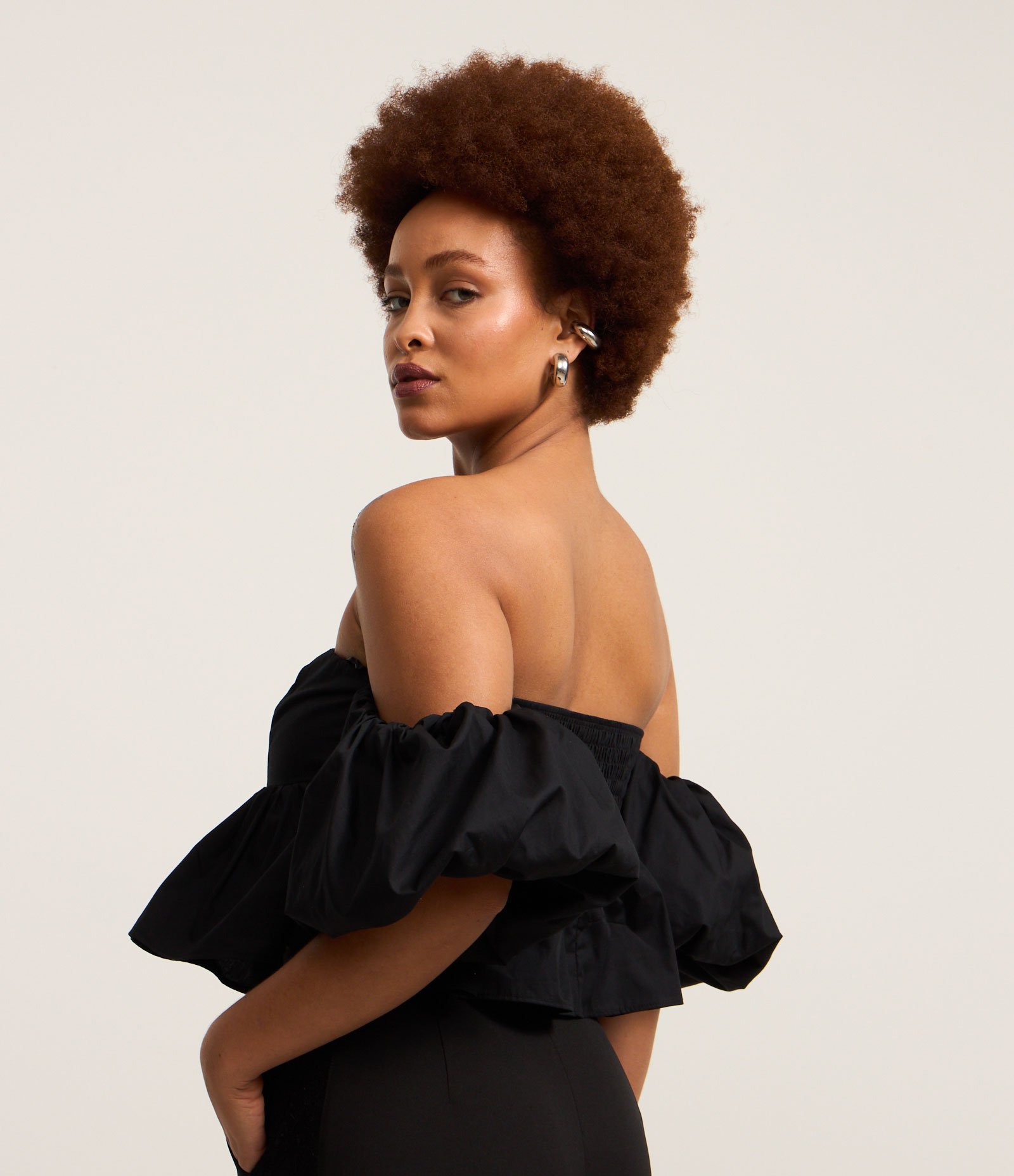 Blusa Cropped em Tricoline com Manga Bufante Preto 3