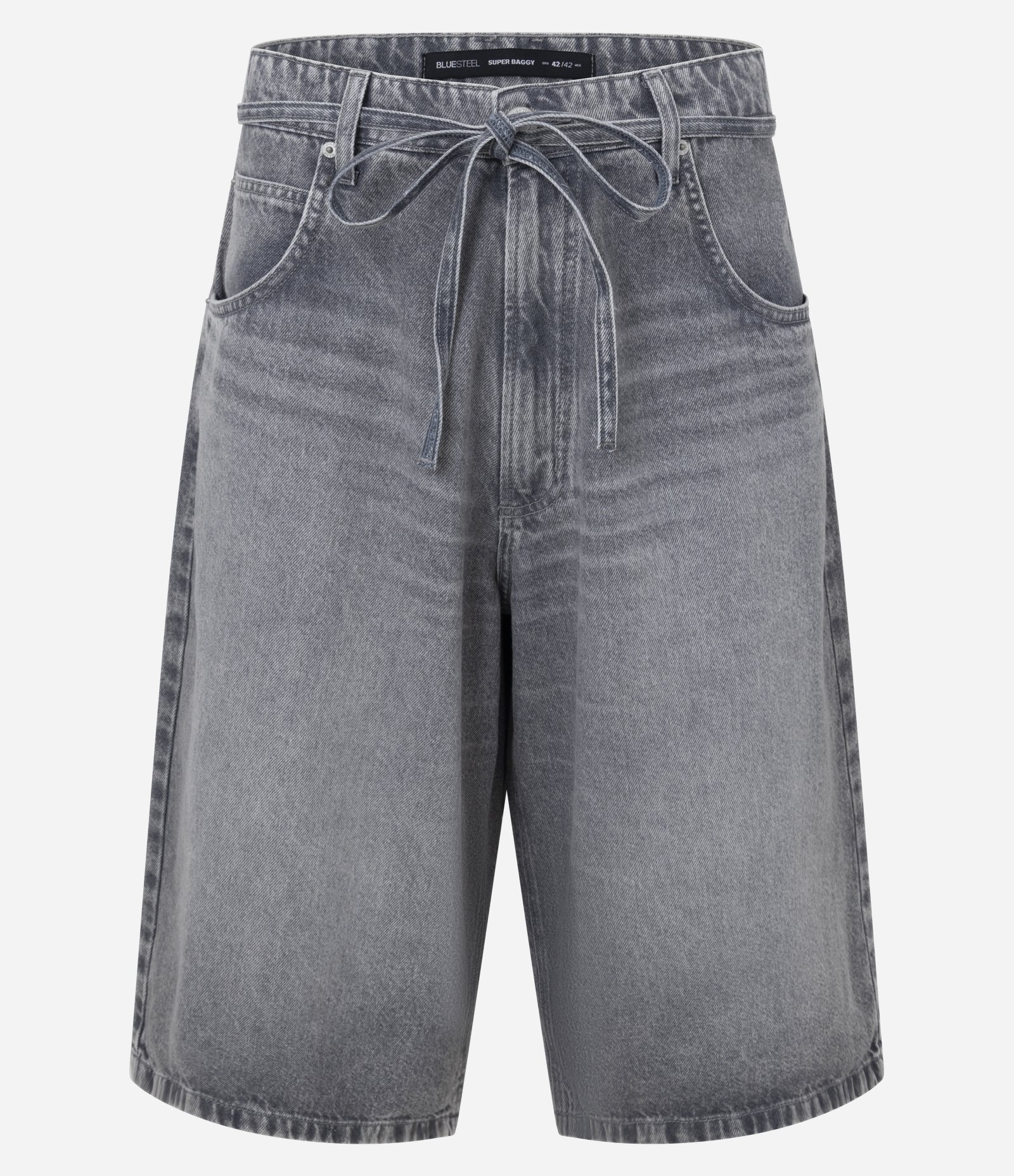 Bermuda Jorts Super Baggy em Jeans com Cinto Amarração Cinza 5