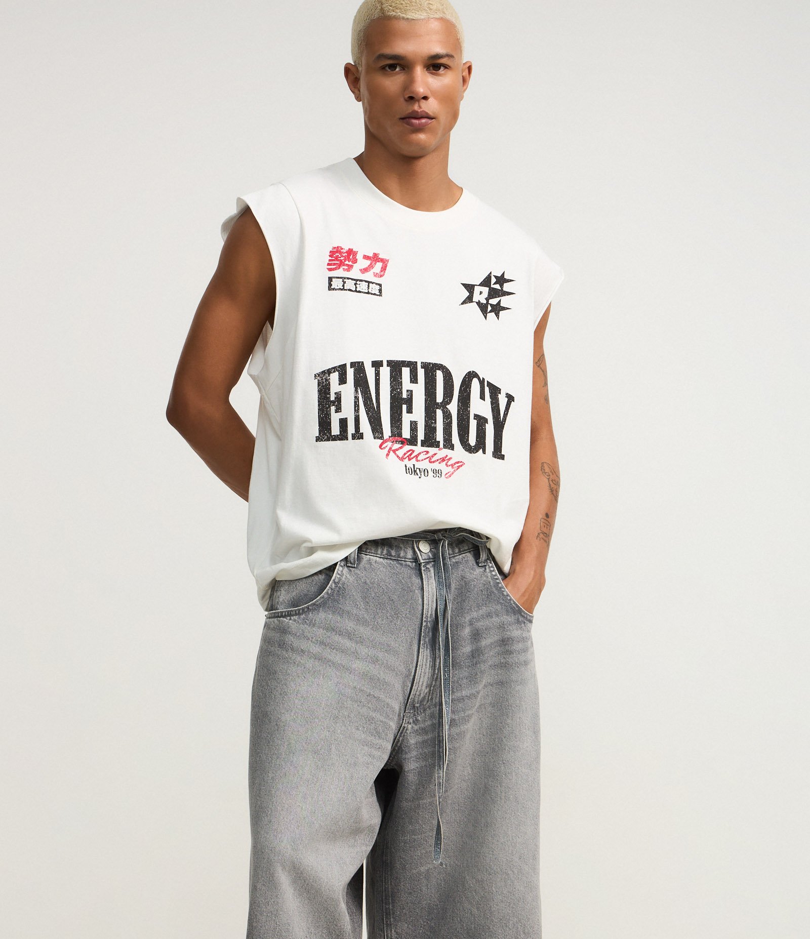 Bermuda Jorts Super Baggy em Jeans com Cinto Amarração Cinza 4