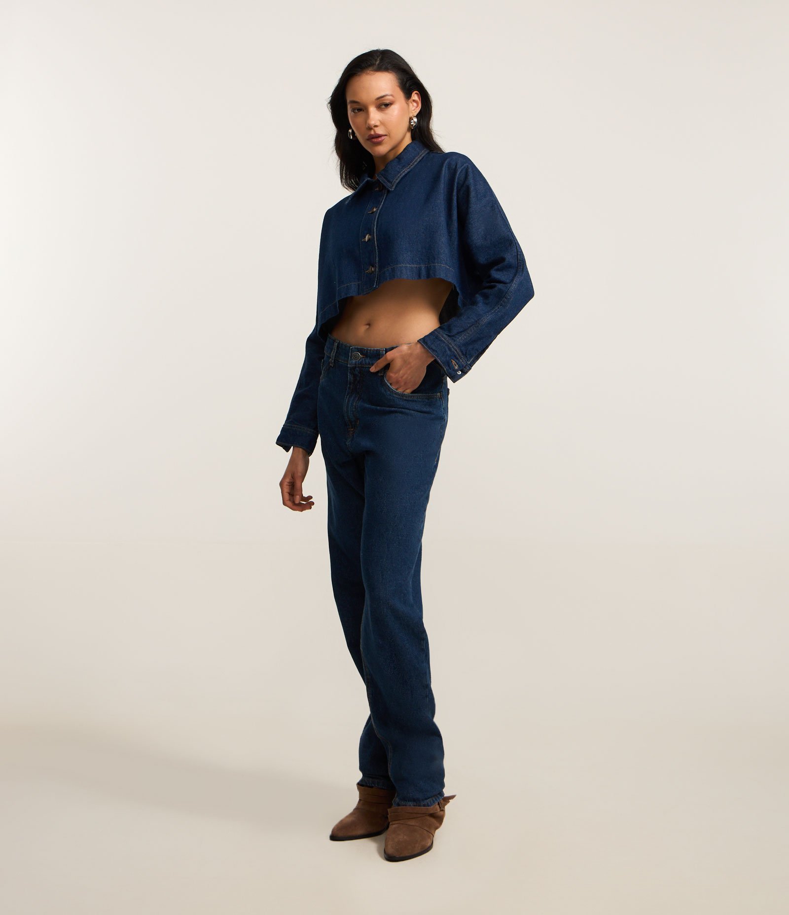Camisa Cropped em Jeans com Botões Frontais Azul 2