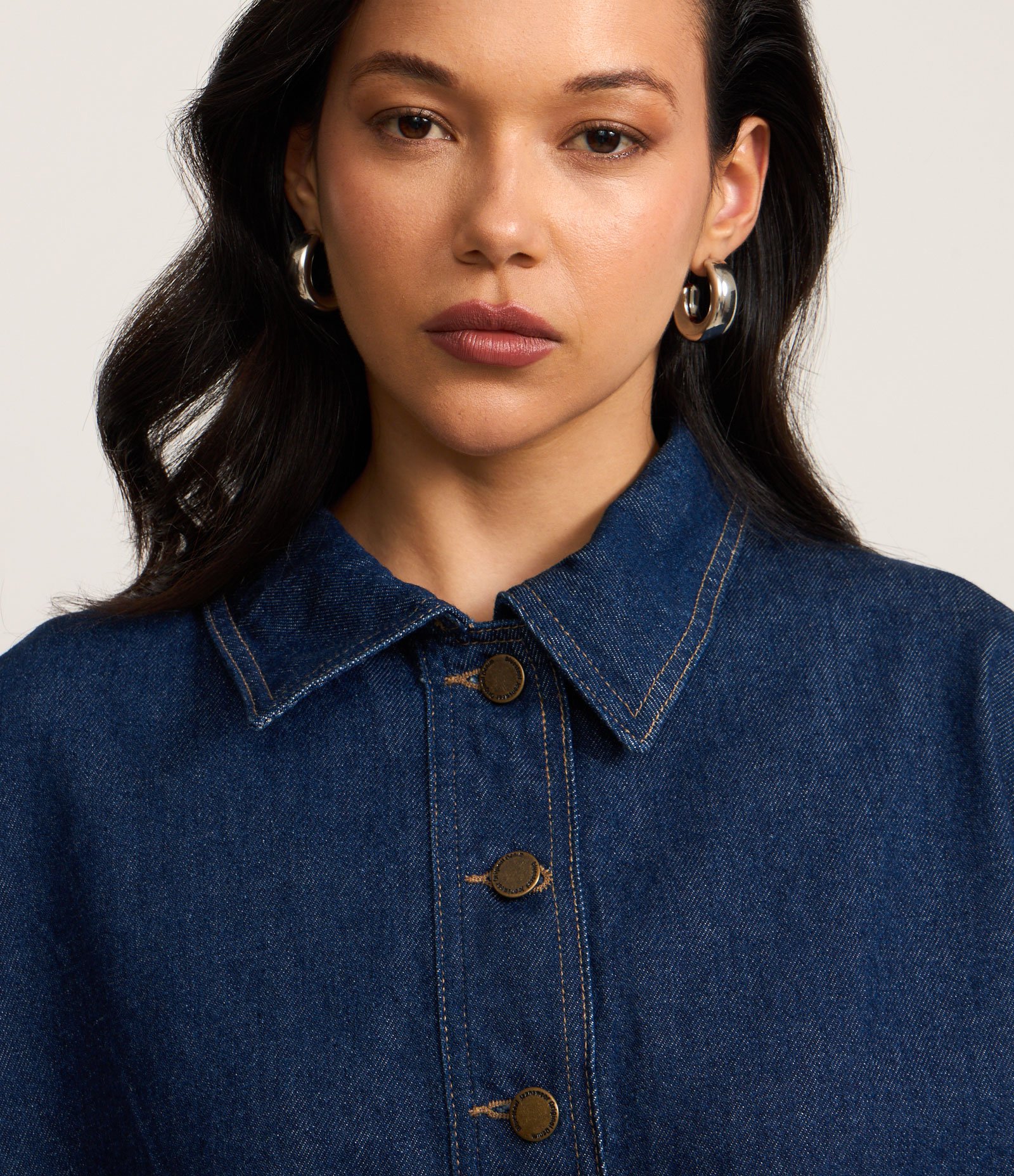 Camisa Cropped em Jeans com Botões Frontais Azul 3