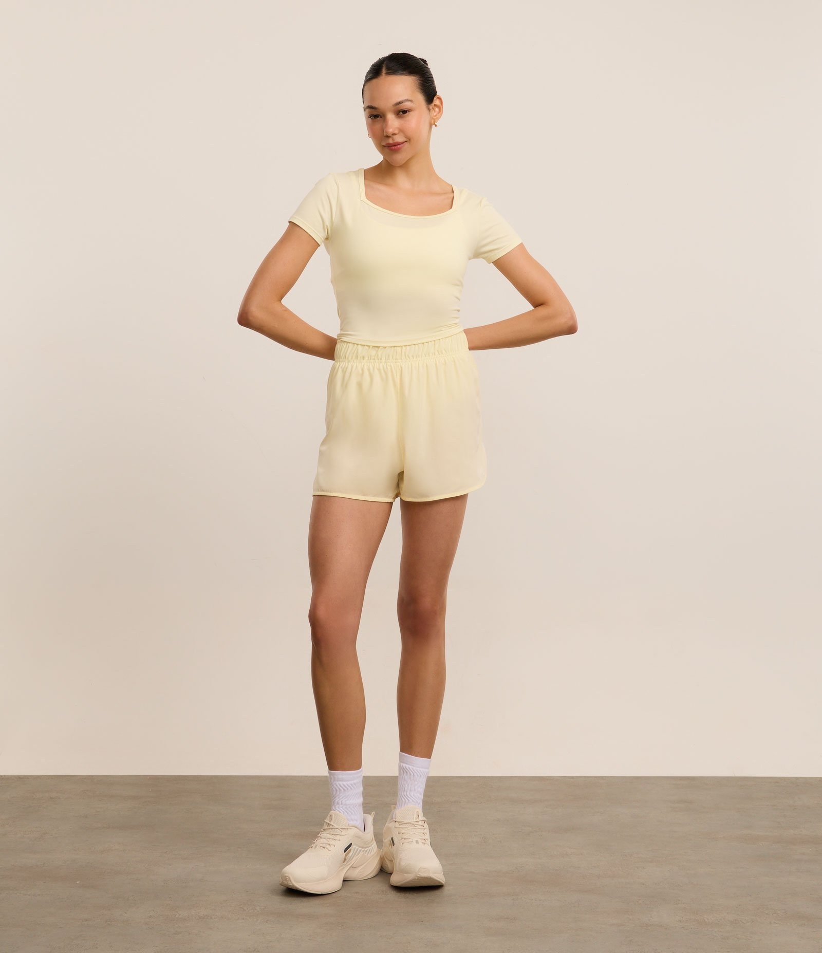 Bermuda Runner Esportiva com Bolsinho Funcional Amarelo Manteiga 1