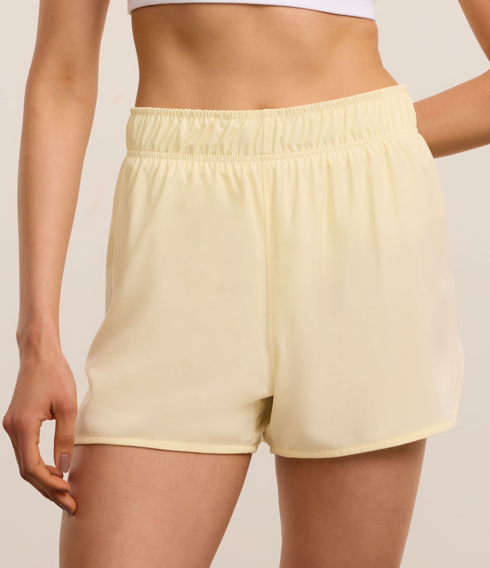 Bermuda Runner Esportiva com Bolsinho Funcional Amarelo Manteiga 2