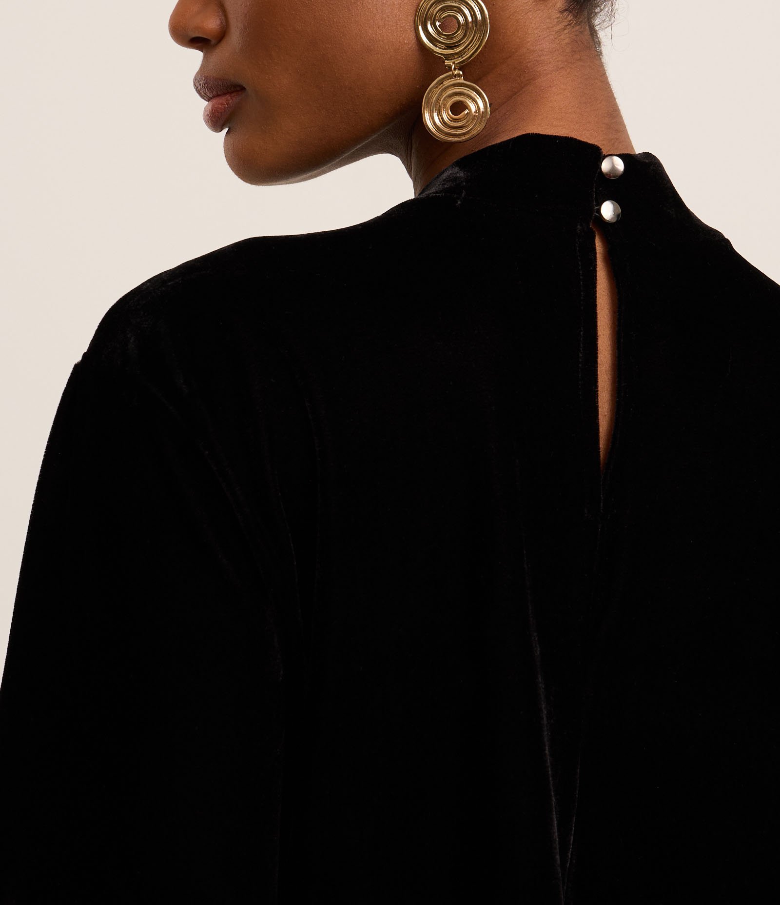 Blusa Boxy em Veludo com Gola Alta Preto 5