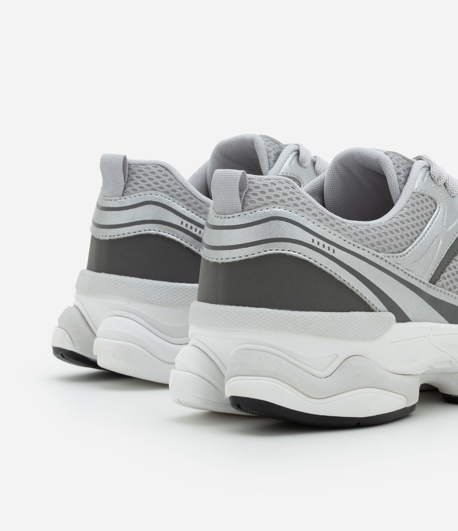 Tênis Running com Recortes e Texturizado Cinza 5