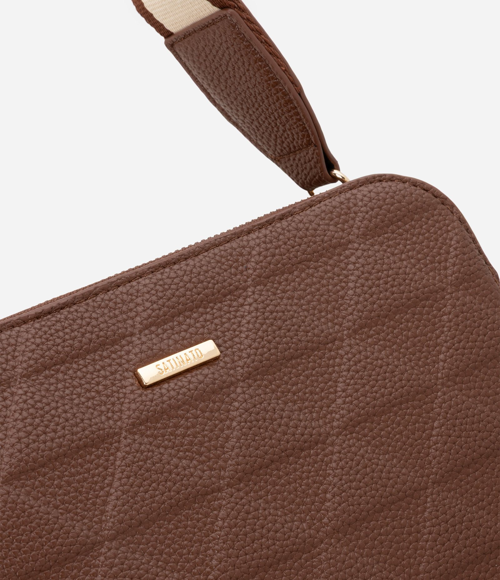 Bolsa Transversal Média com Textura Embossed e Alça de Gorgorão Marrom 4