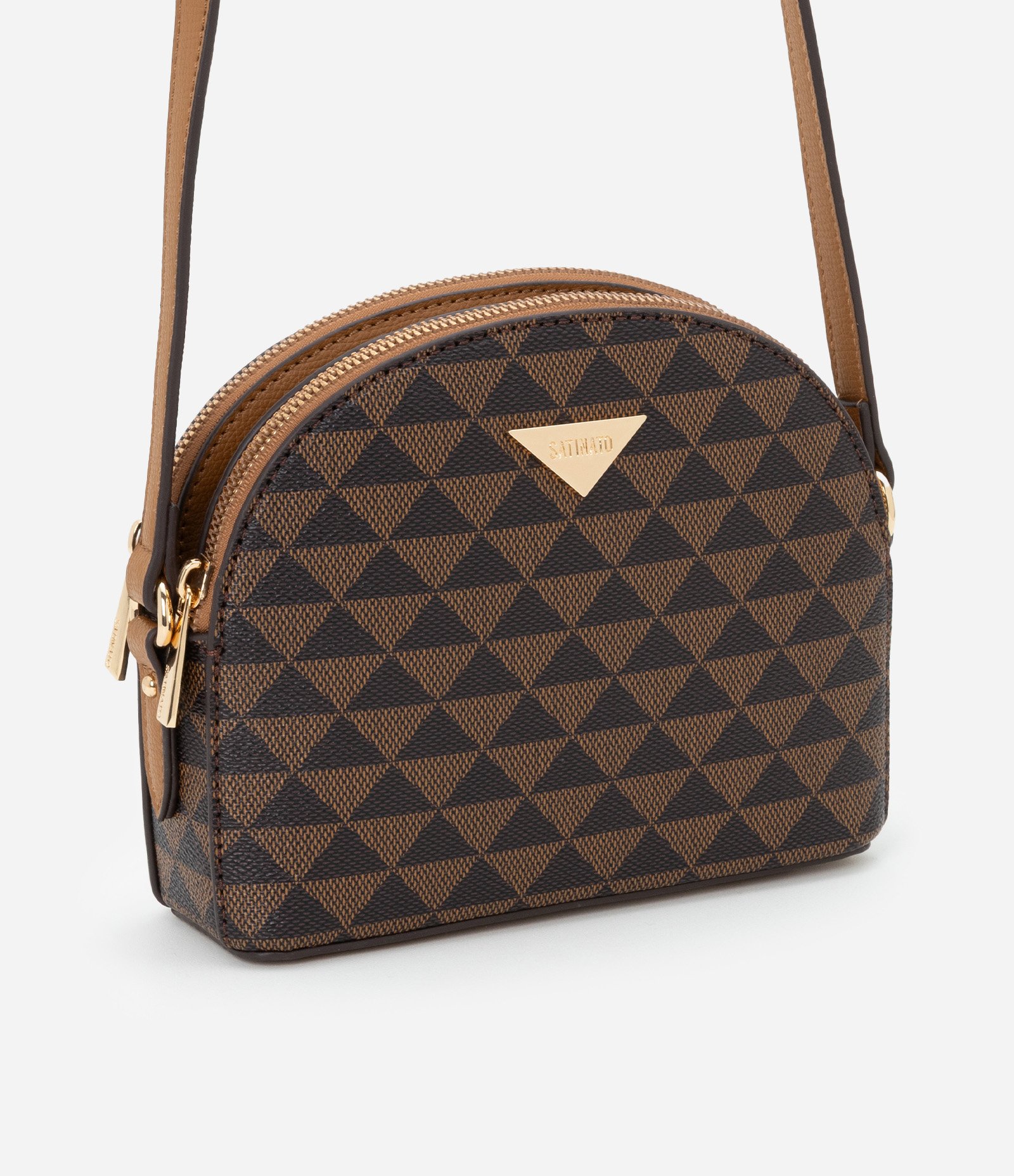Bolsa Transversal Pequena com Estampa Triangular e Alça de Correntes Marrom 2