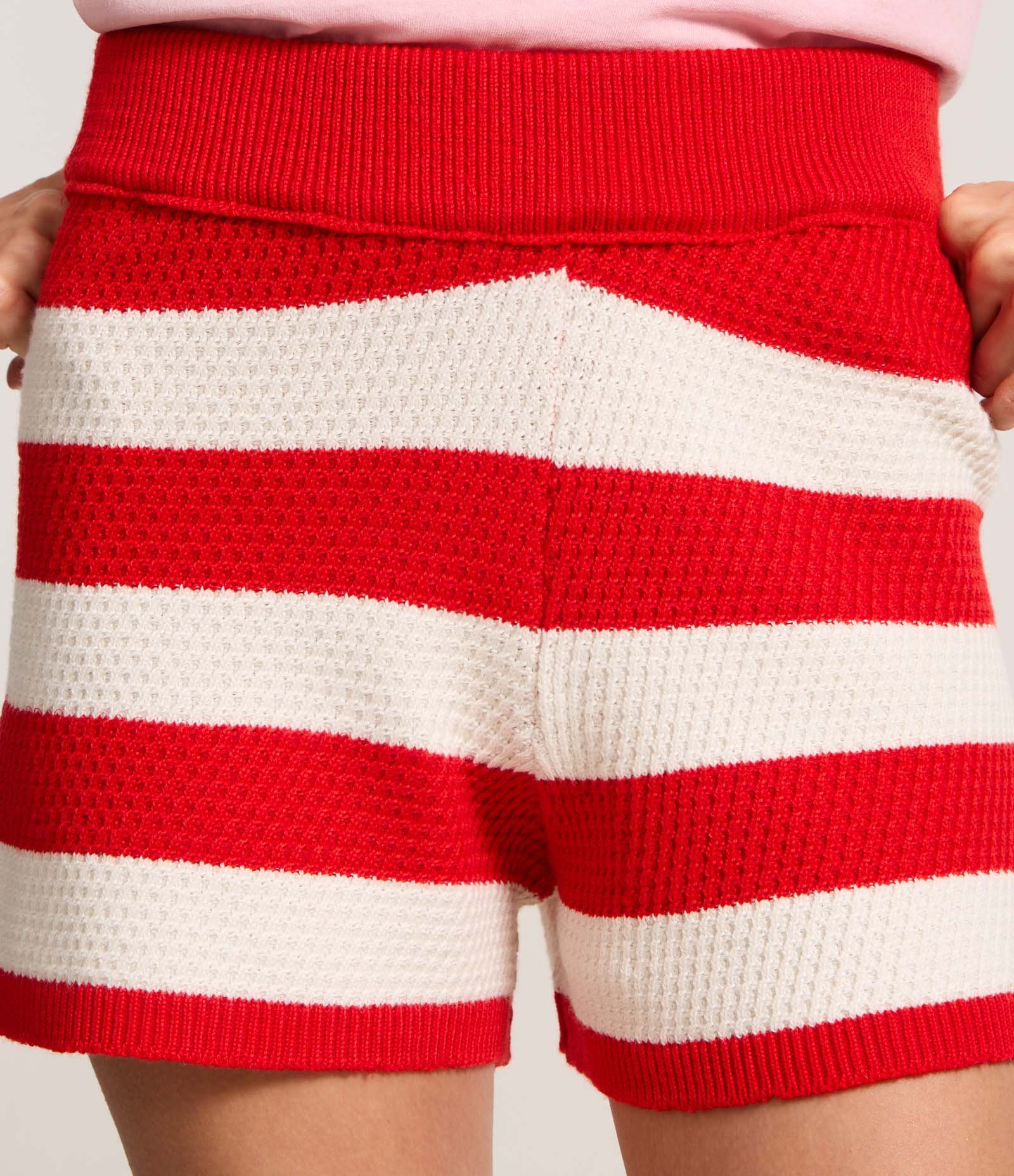 Short Curto e Listrado em Tricô Vermelho 4
